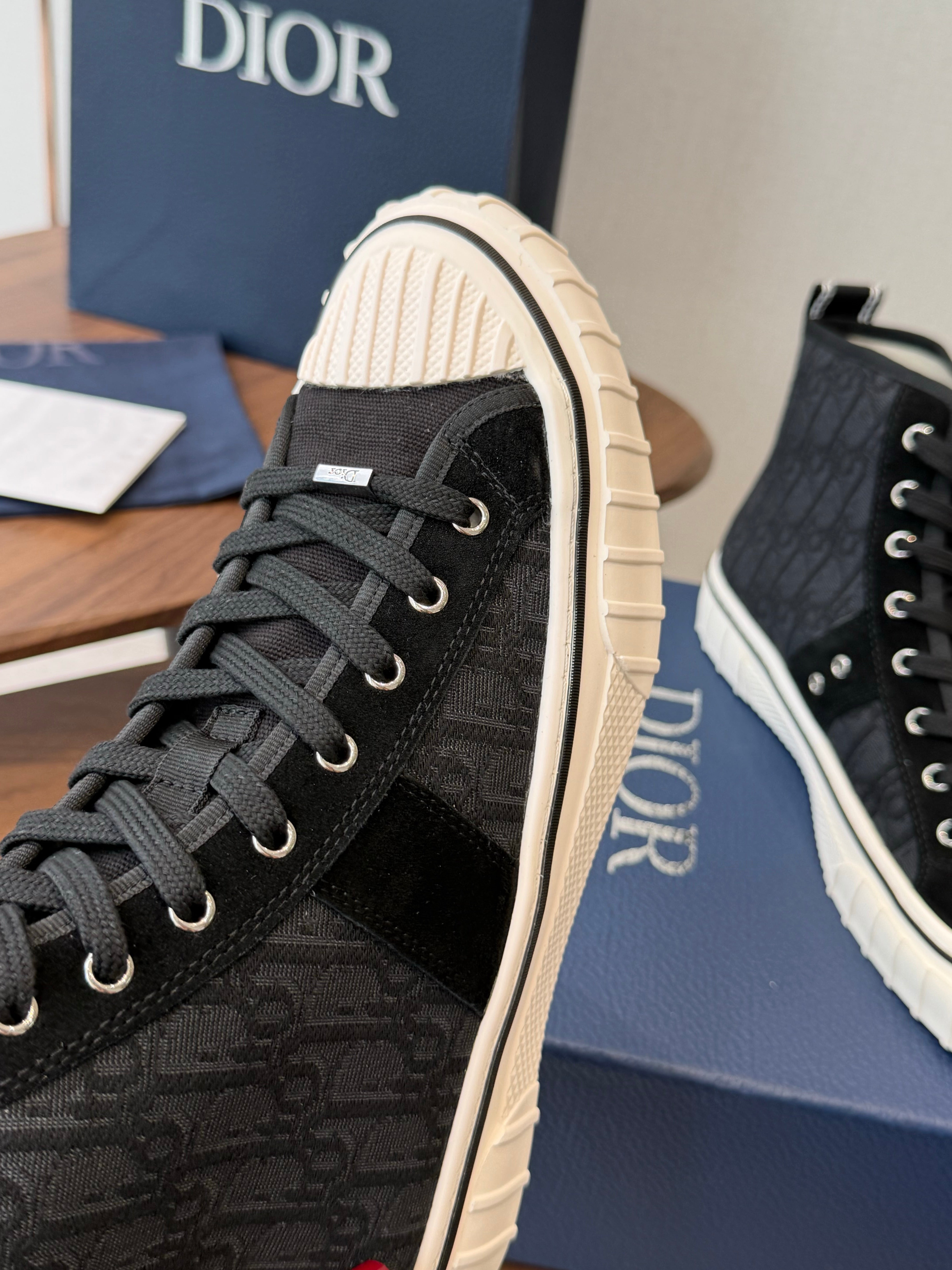 CD 26s Hooper Hight-Top Sneaker Black Canvas 940261