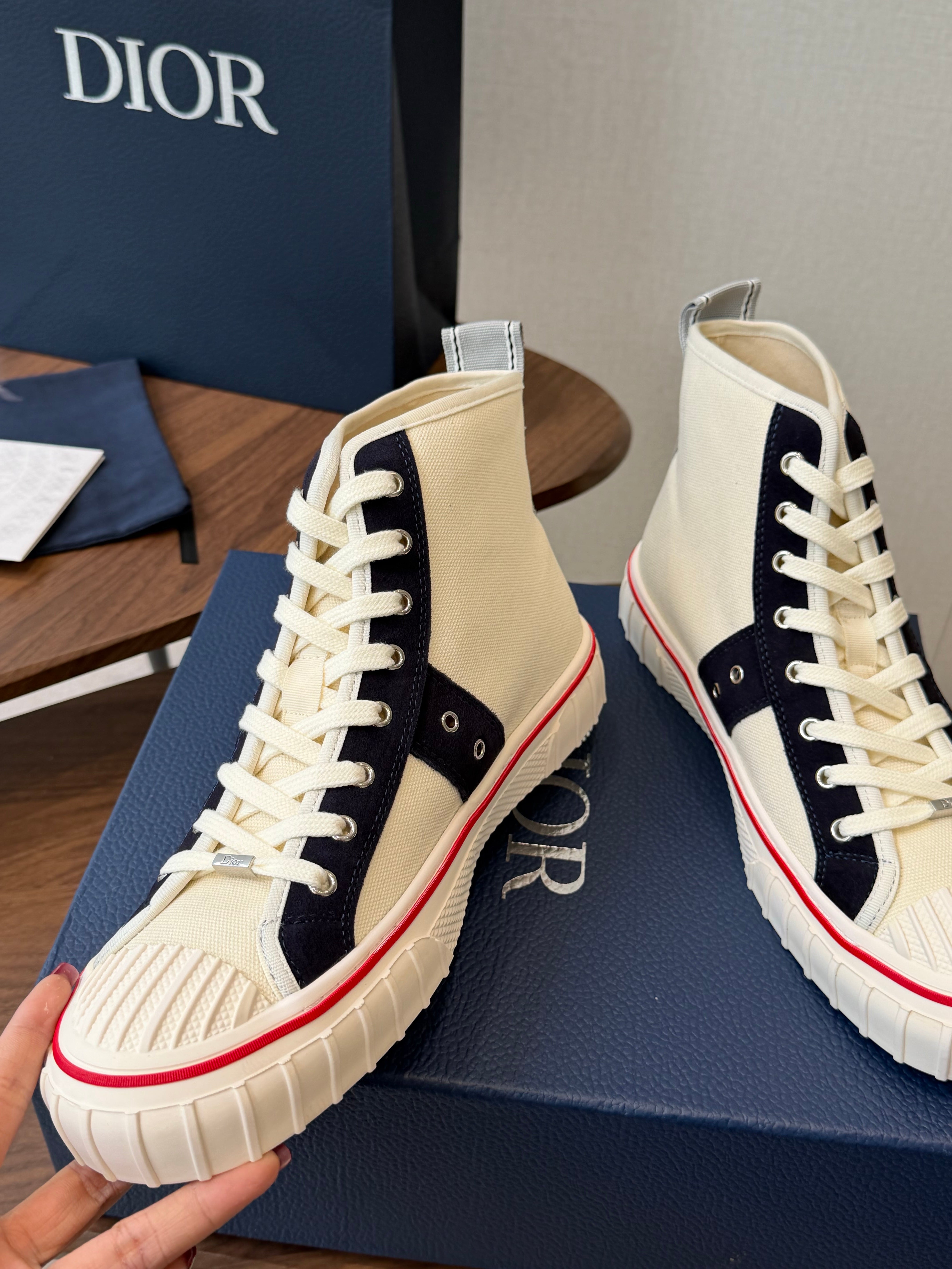 CD 26s Hooper Hight-Top Sneaker Black Beige Canvas 940262