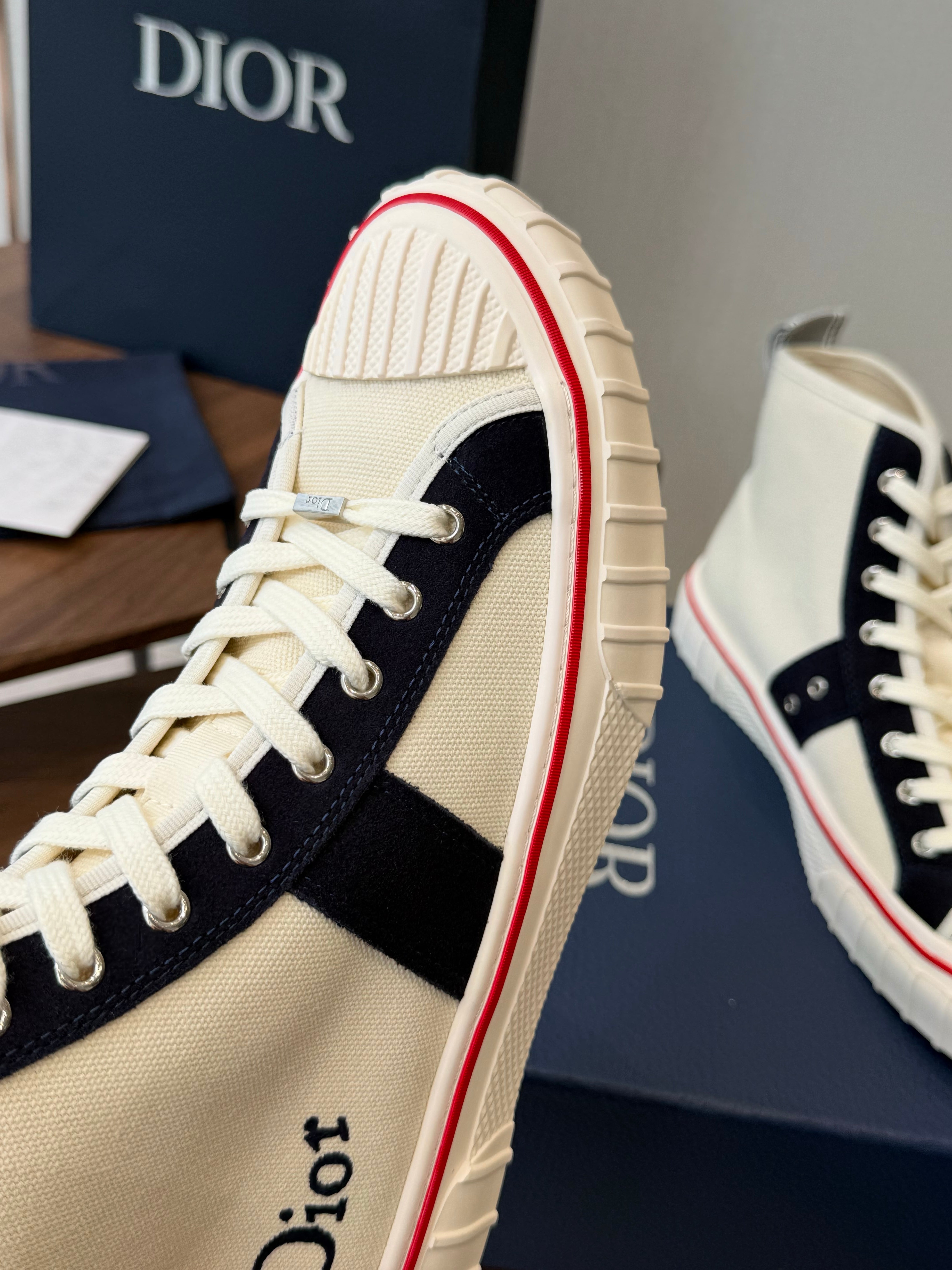 CD 26s Hooper Hight-Top Sneaker Black Beige Canvas 940262