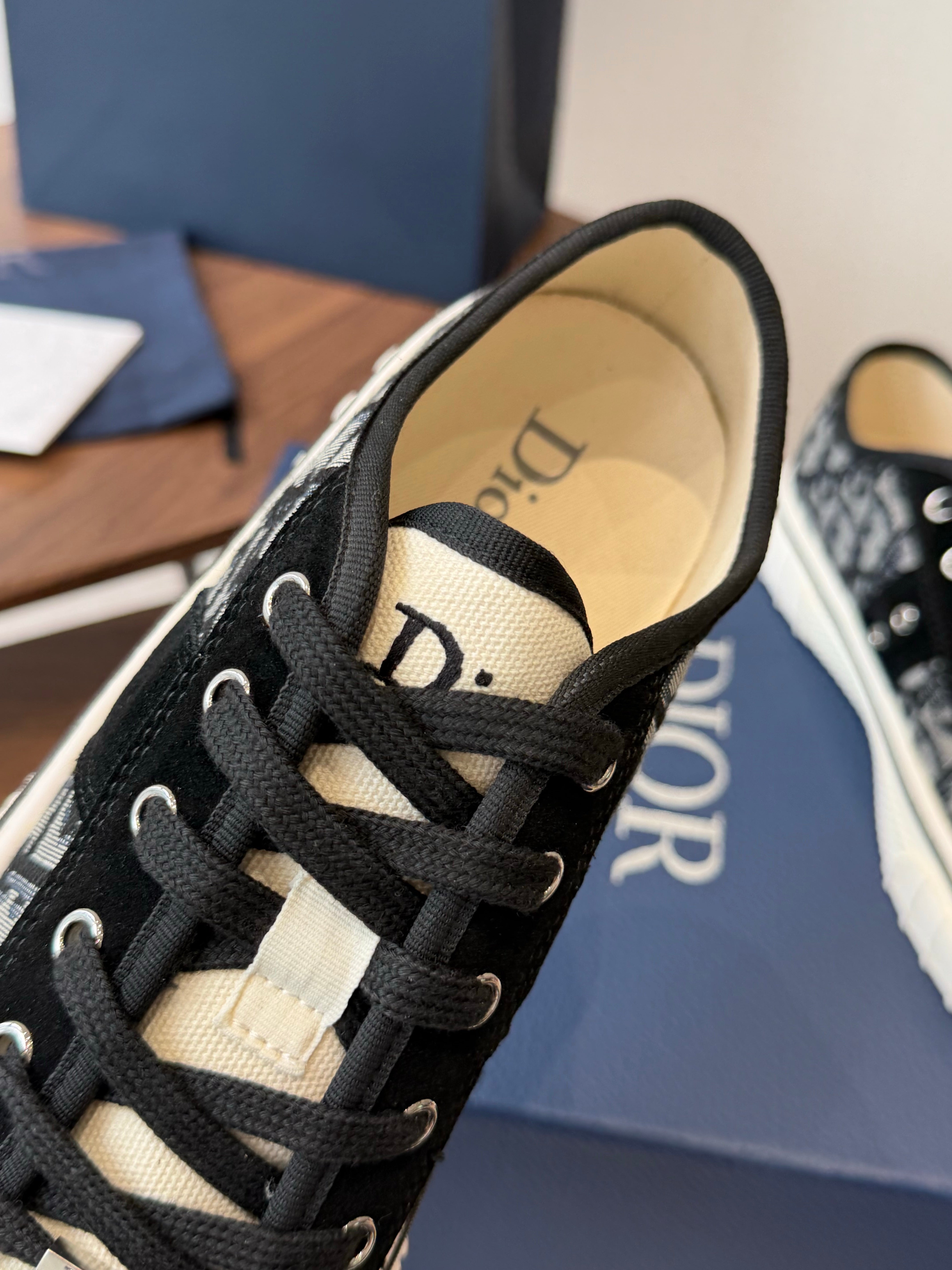 CD 26s Hooper Low-Top Sneaker Black Beige Canvas 940263
