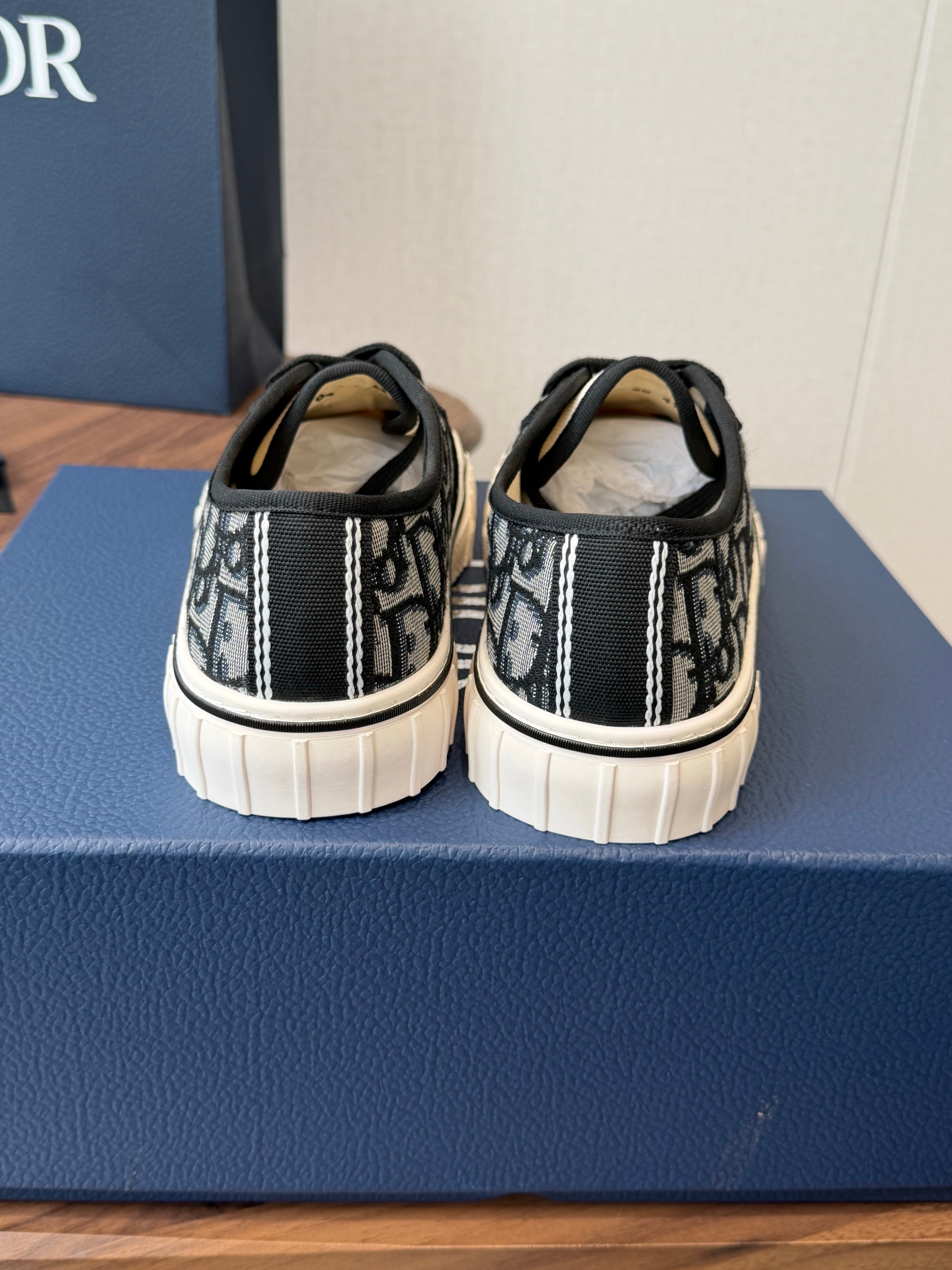 CD 26s Hooper Low-Top Sneaker Black Beige Canvas 940263