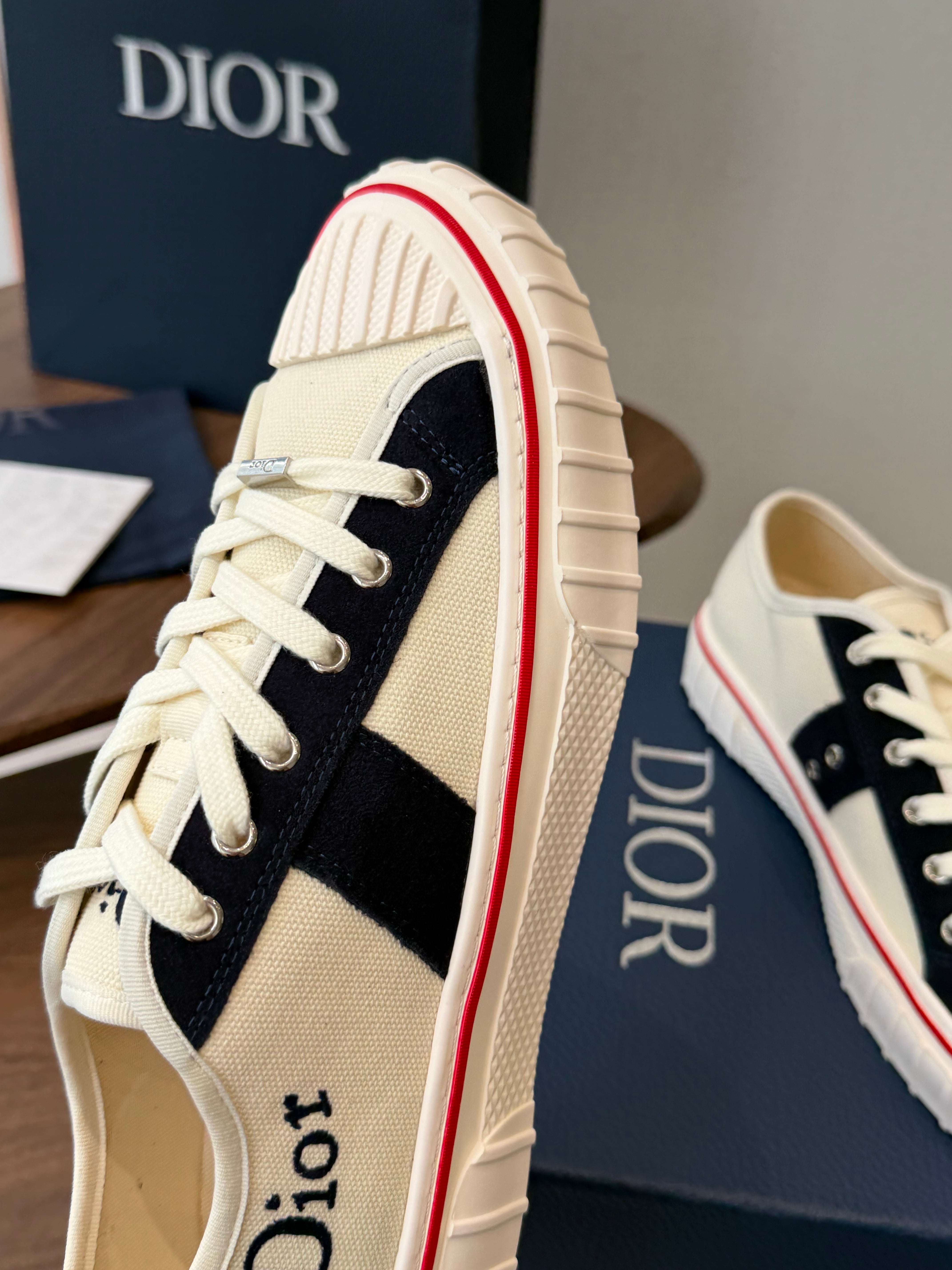 CD 26s Hooper Low-Top Sneaker White Black Canvas 940266