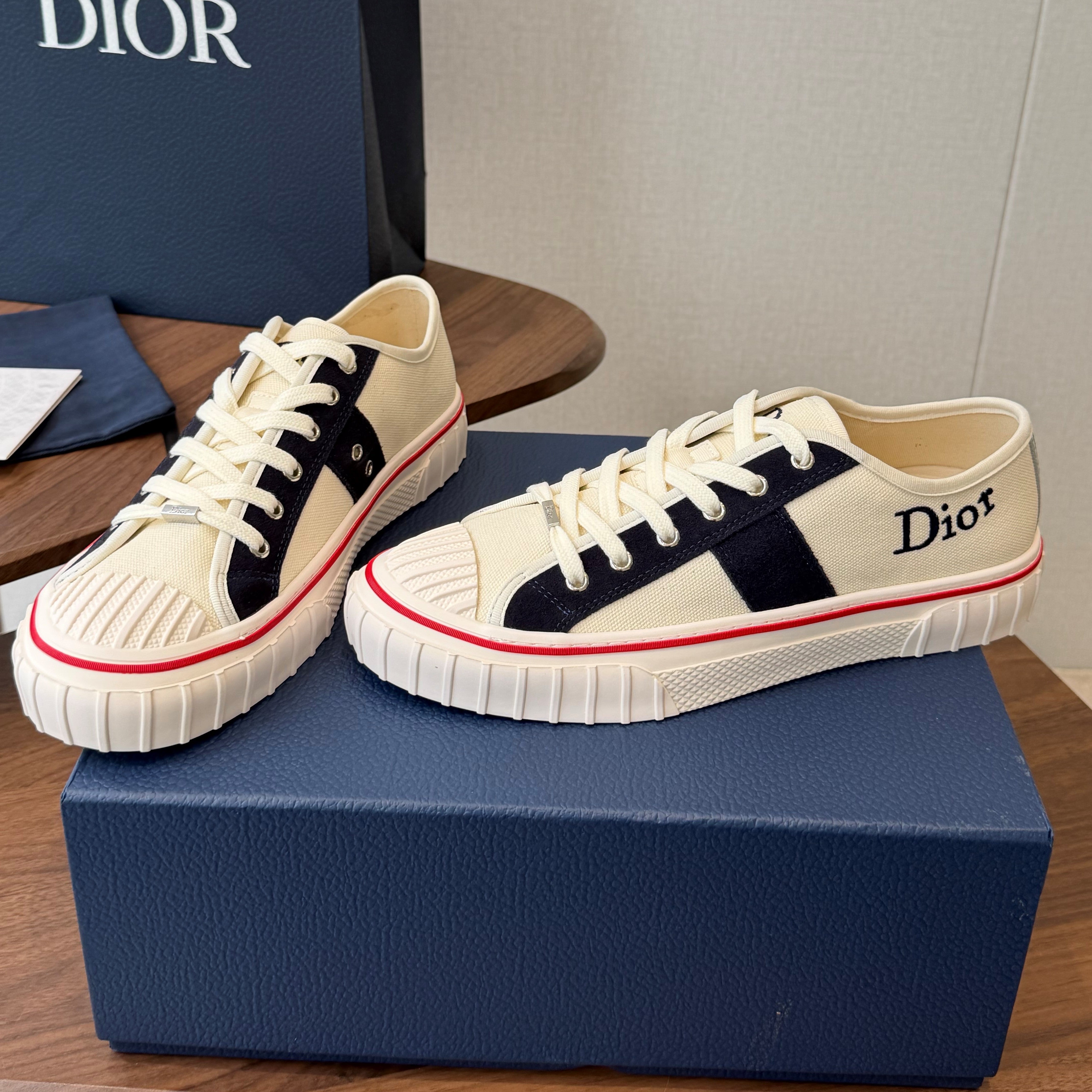 CD 26s Hooper Low-Top Sneaker White Black Canvas 940266