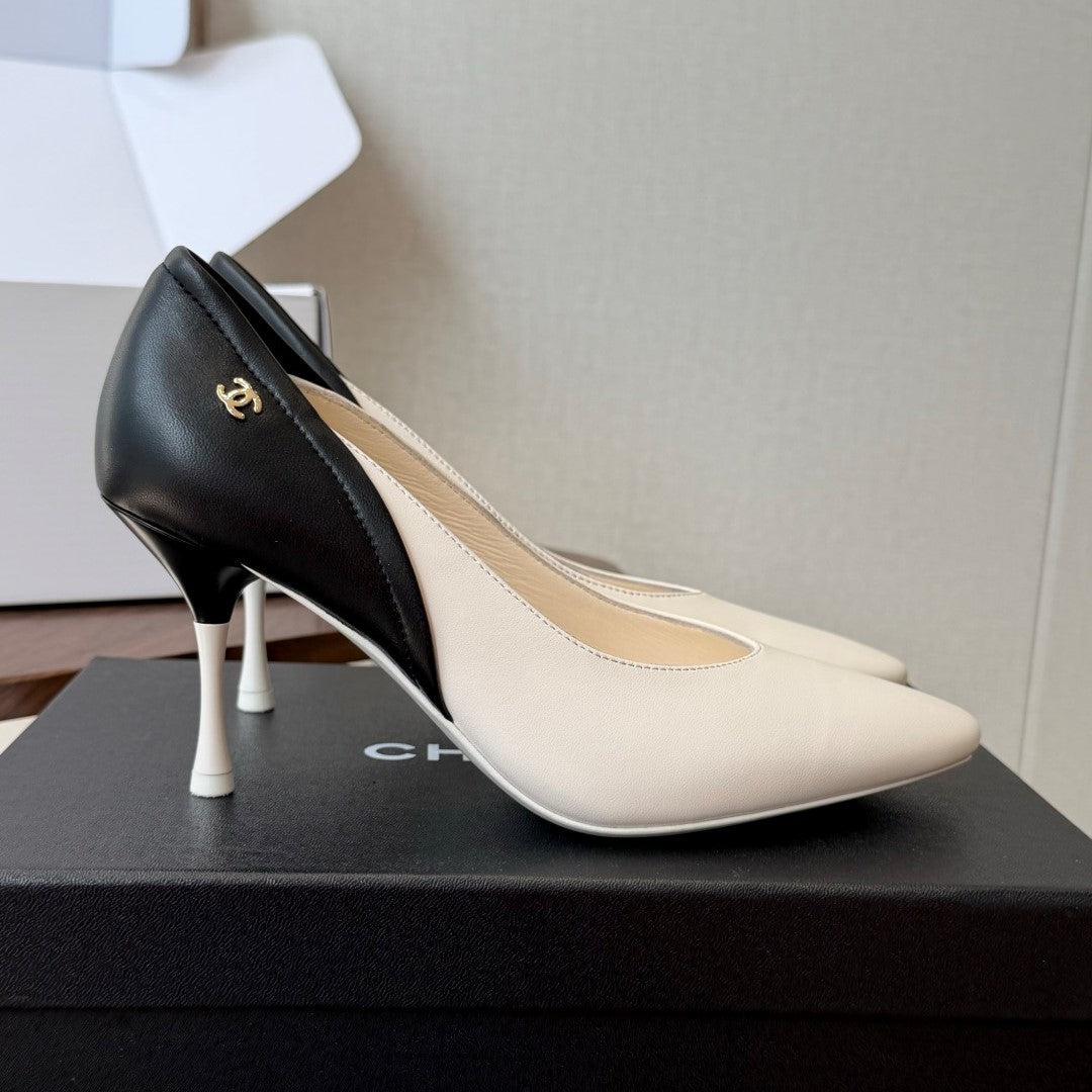 CC 26s Classic Pumps 8.5cm White Black Leather 150128
