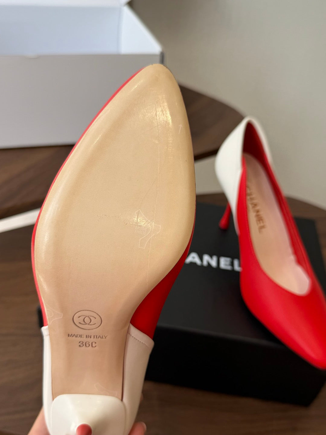 CC 26s Classic Pumps 8.5cm Red White Leather 150129