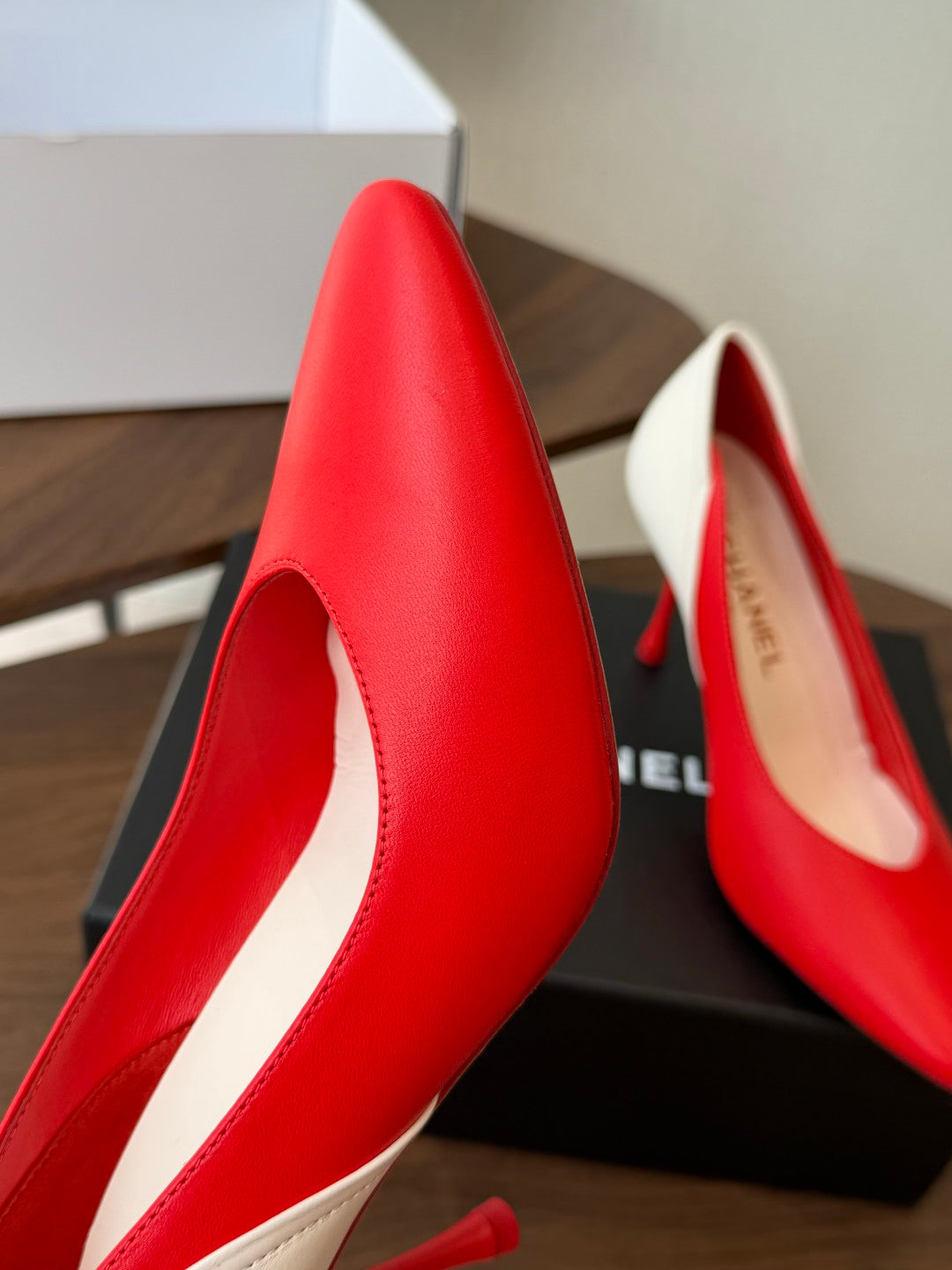 CC 26s Classic Pumps 8.5cm Red White Leather 150129