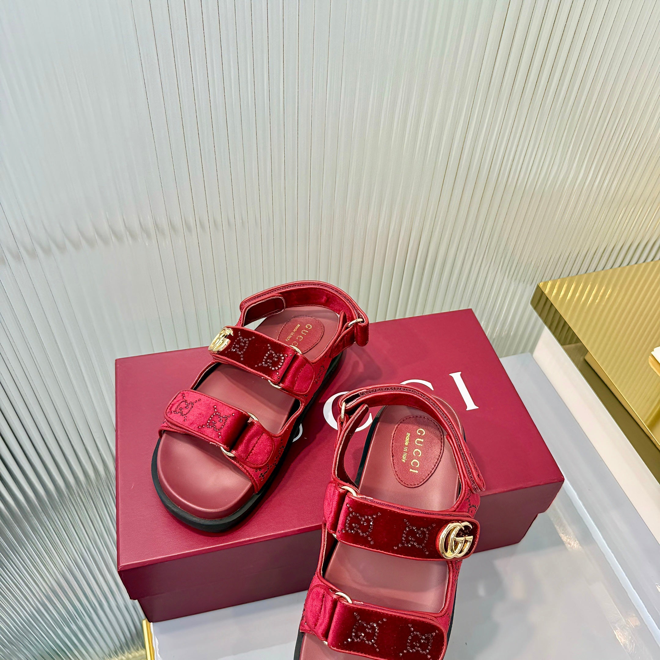 GG 26s Dad Sandals Red Leather Velvet 714863