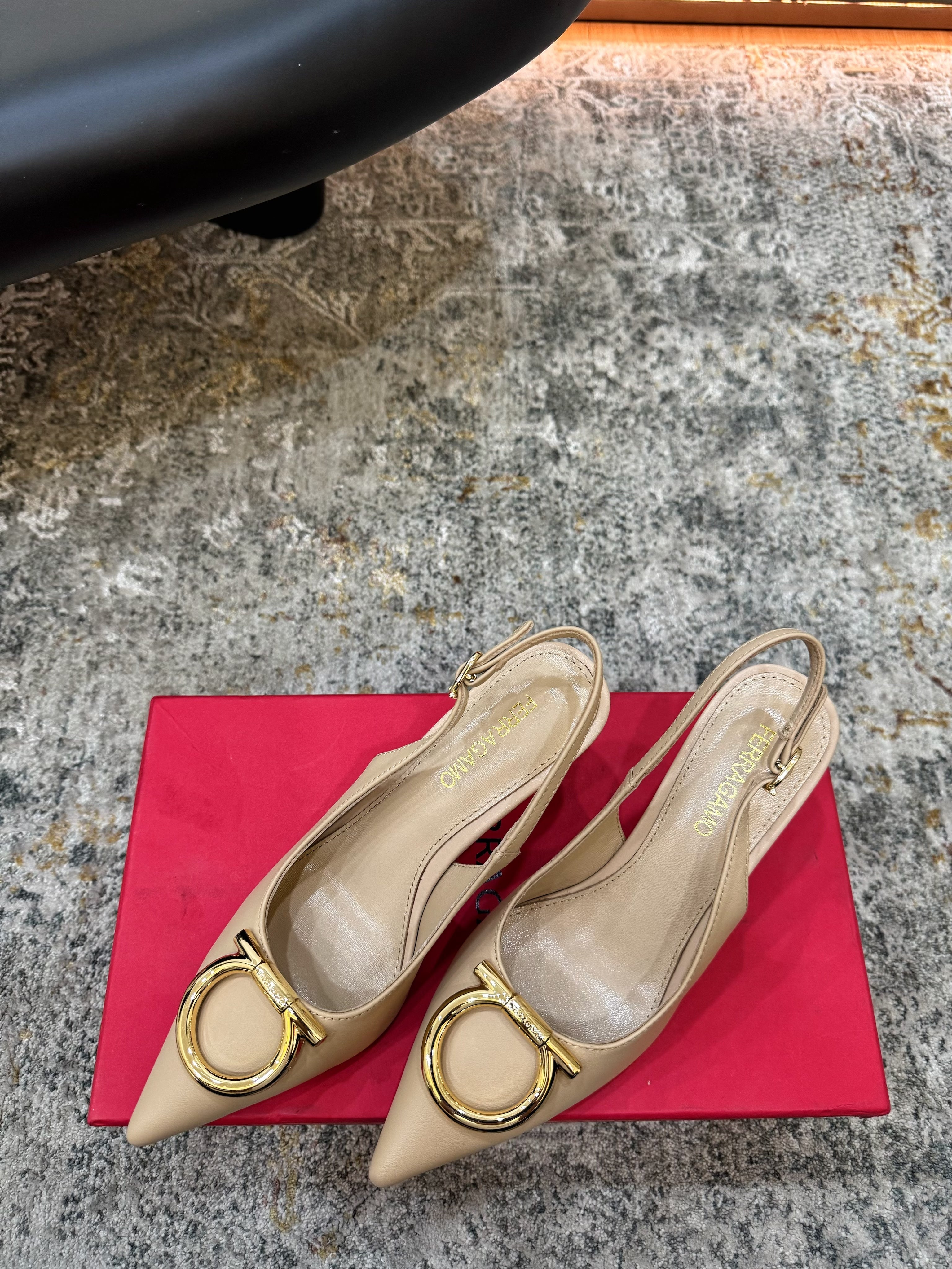 Ferragamo Maxi Gancini Slingback 7.5cm Beige Cowhide