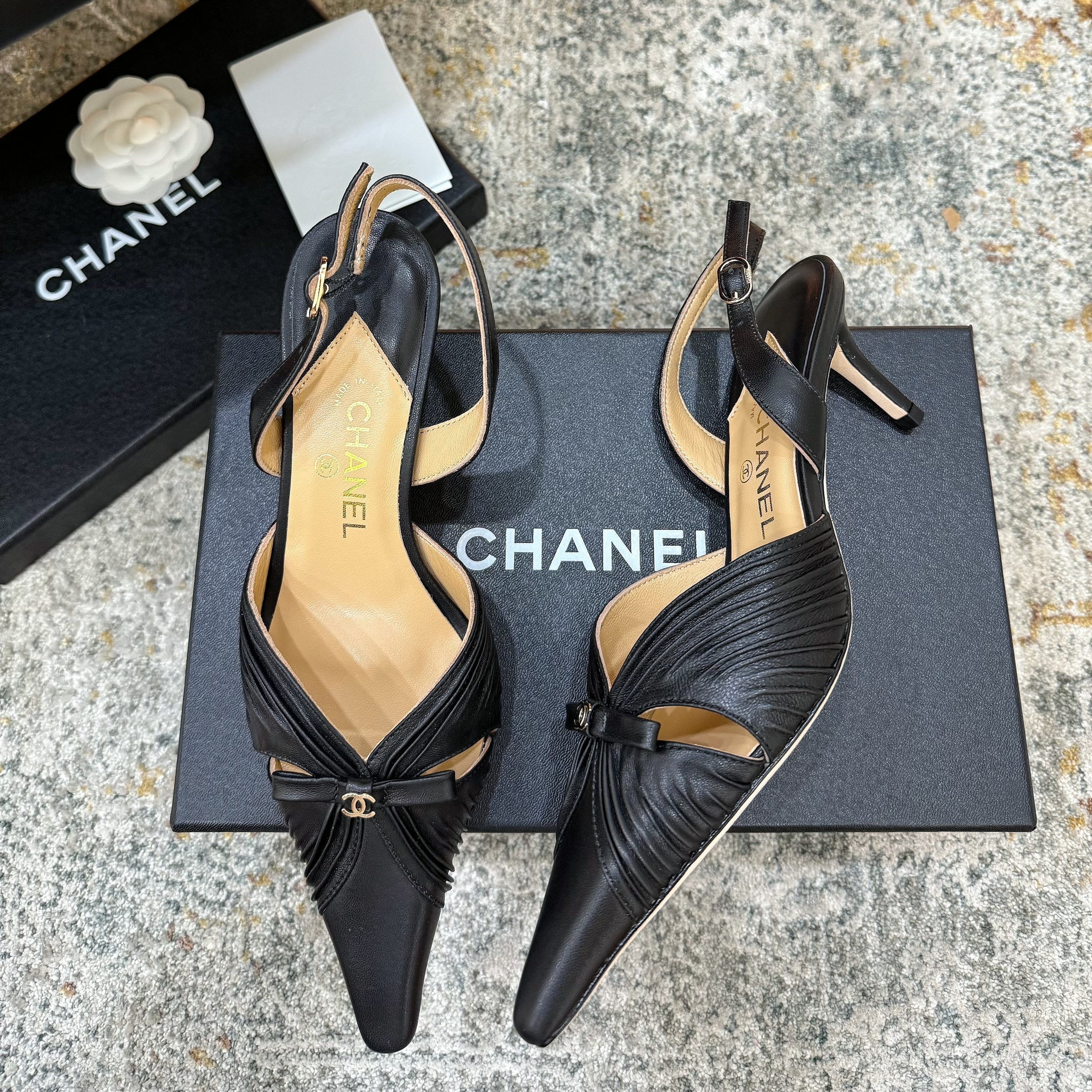 CC 26 𝑭𝑾 Pointed Toe Back Strap Slingback 6.5cm Black Sheepskin 892578