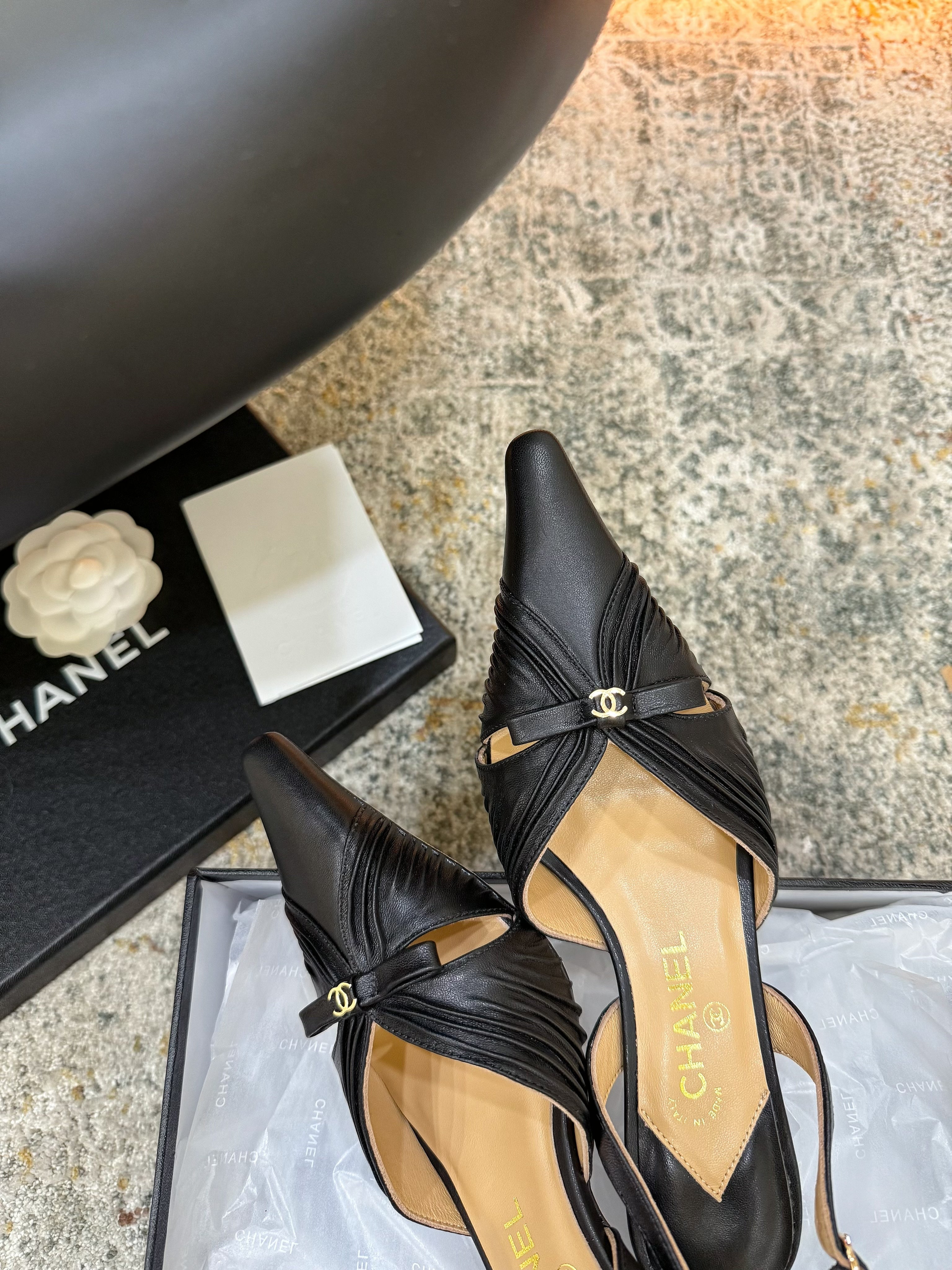 CC 26 𝑭𝑾 Pointed Toe Back Strap Slingback 6.5cm Black Sheepskin 892578