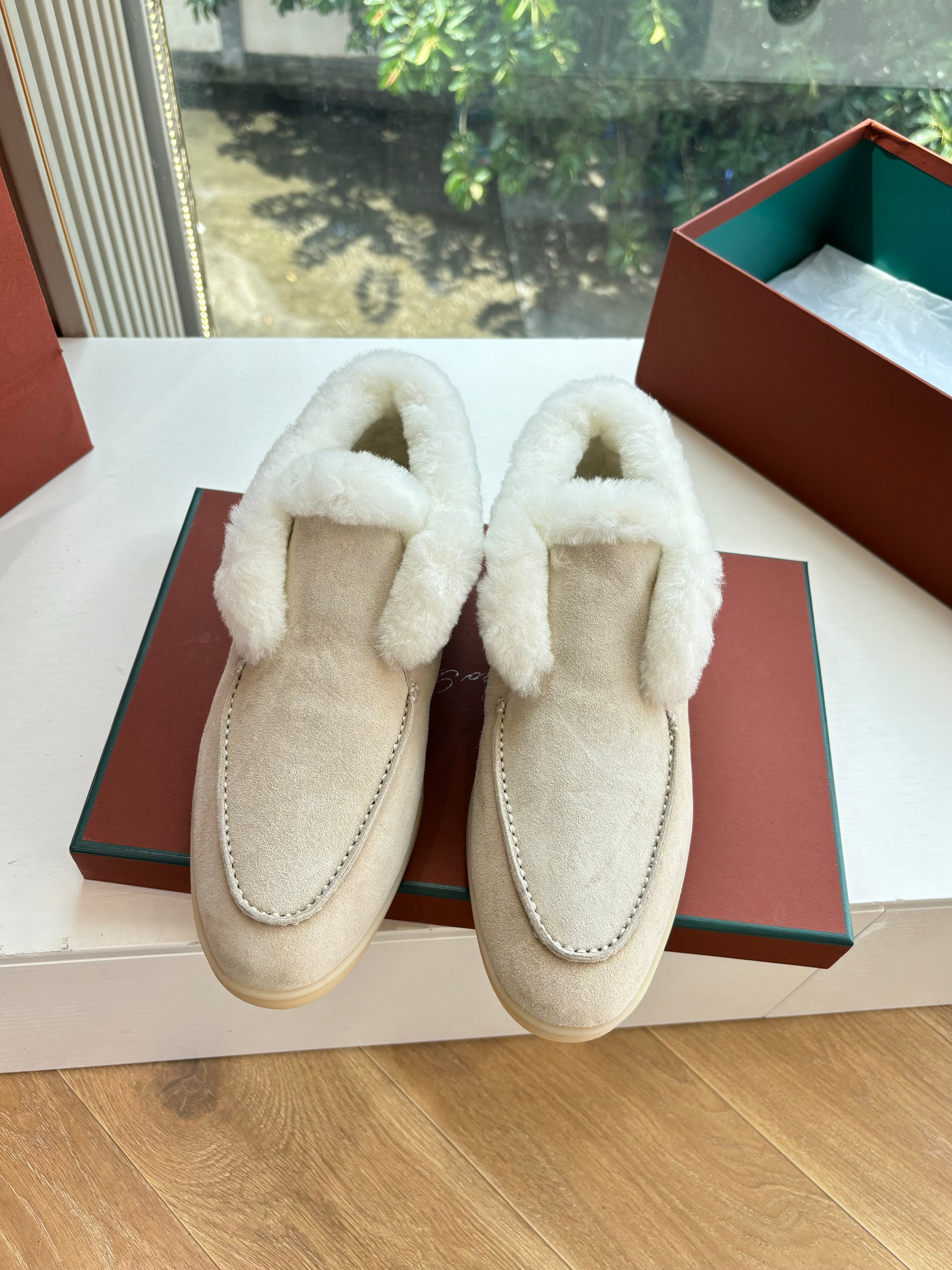 LP Open Walk Ankle Boot Light Beige White Fur Suede 507420