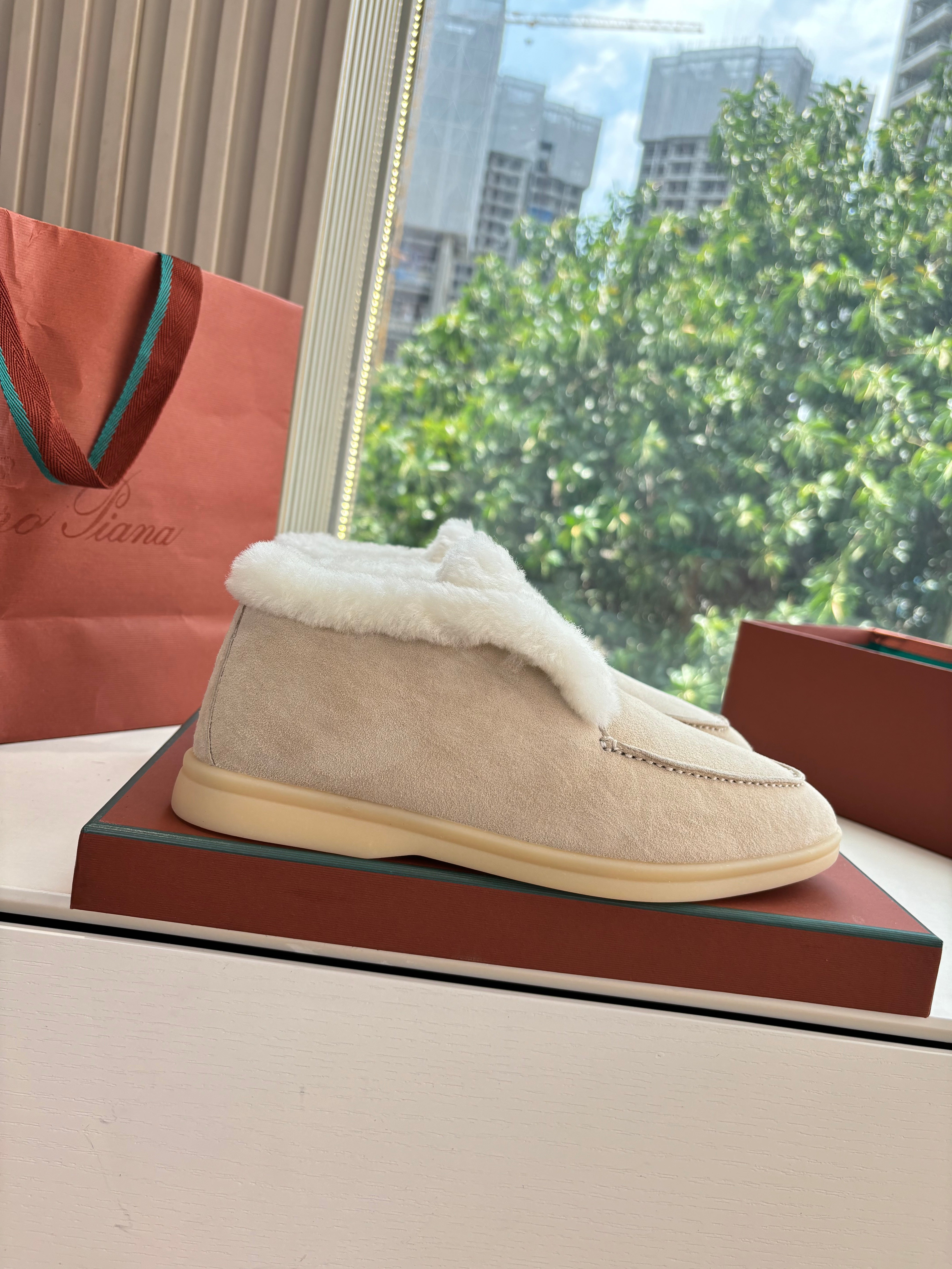 LP Open Walk Ankle Boot Light Beige White Fur Suede 507420