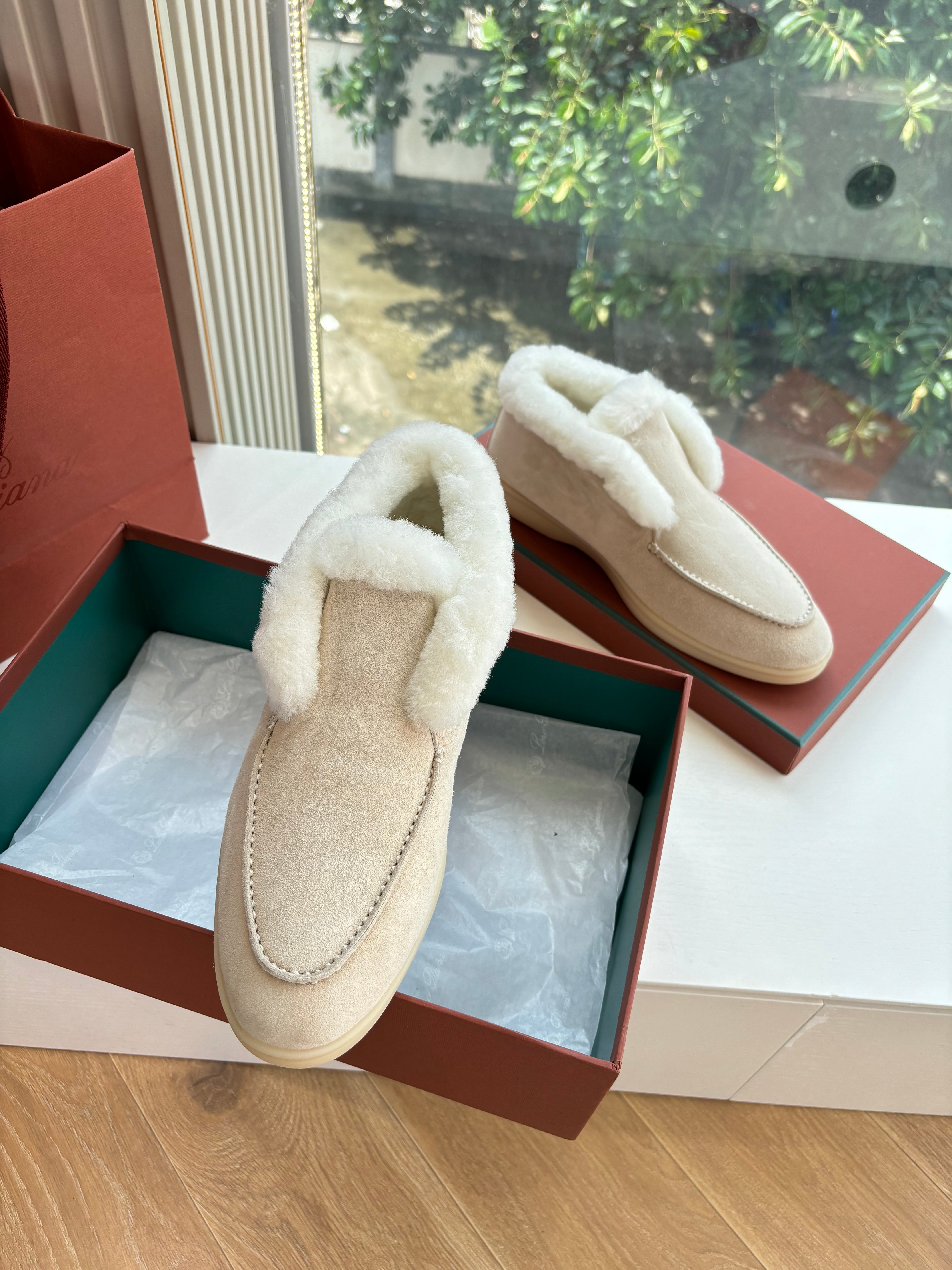 LP Open Walk Ankle Boot Light Beige White Fur Suede 507420