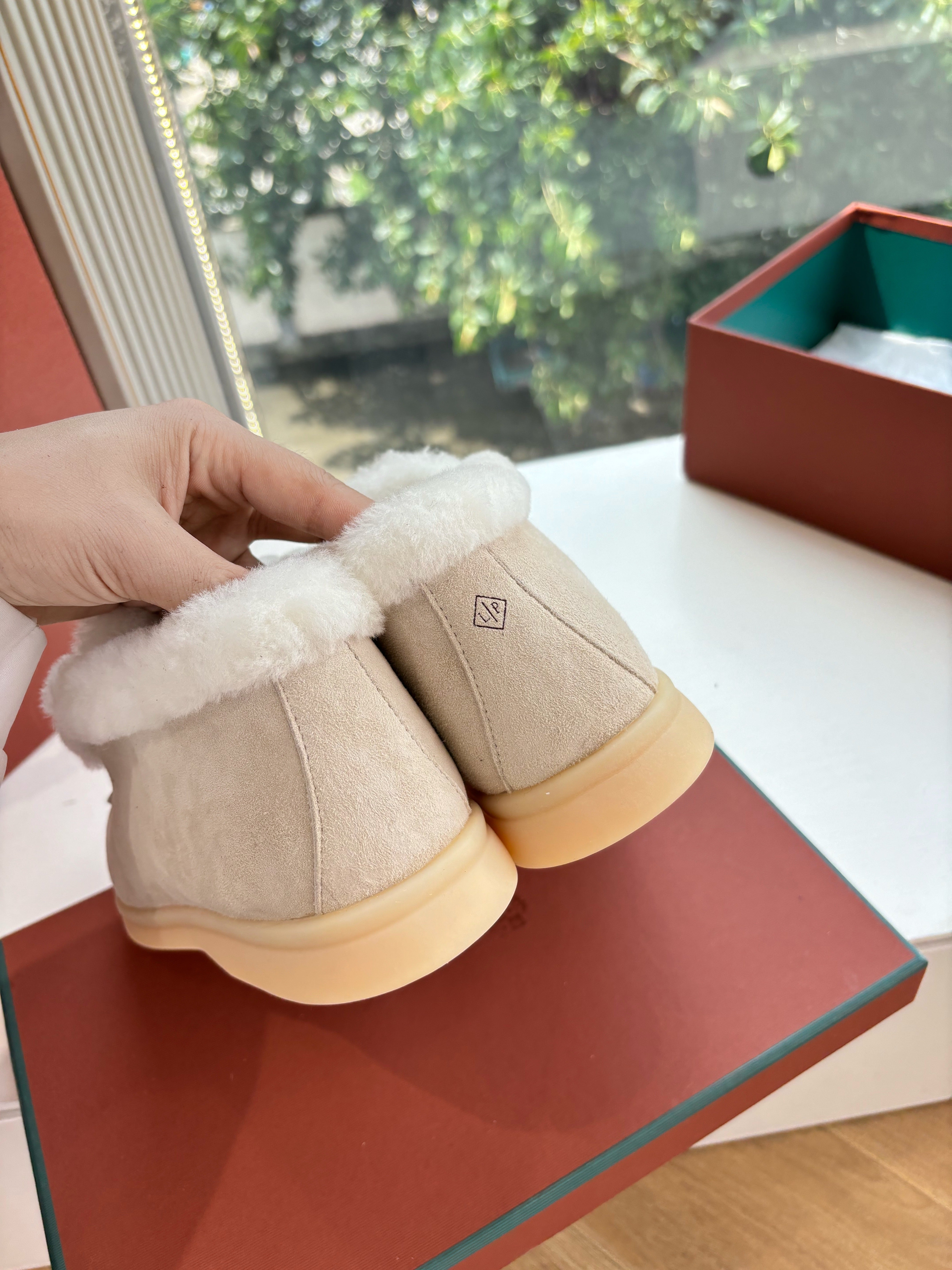 LP Open Walk Ankle Boot Light Beige White Fur Suede 507420