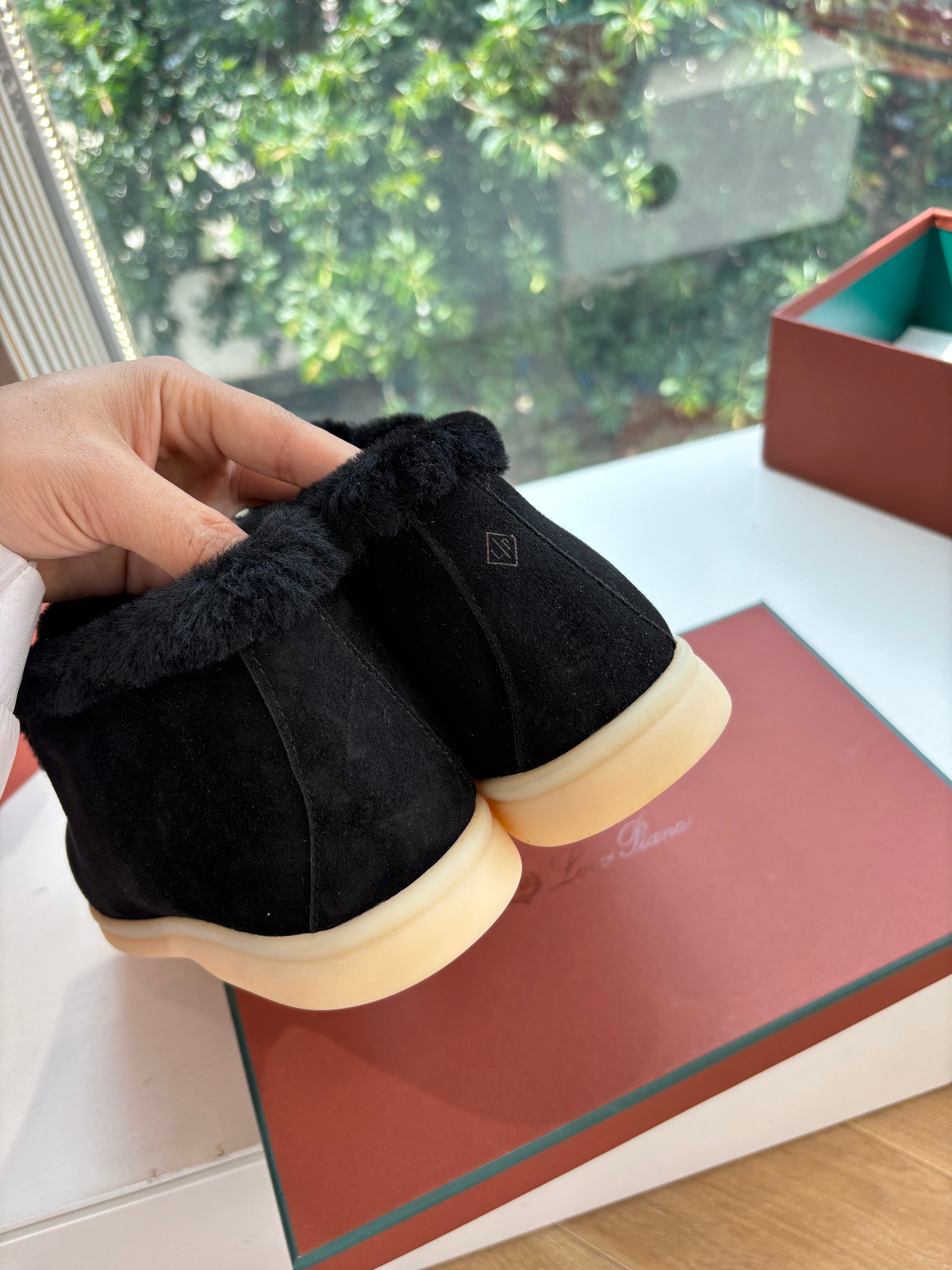LP Open Walk Ankle Boot Black Fur Suede 507424