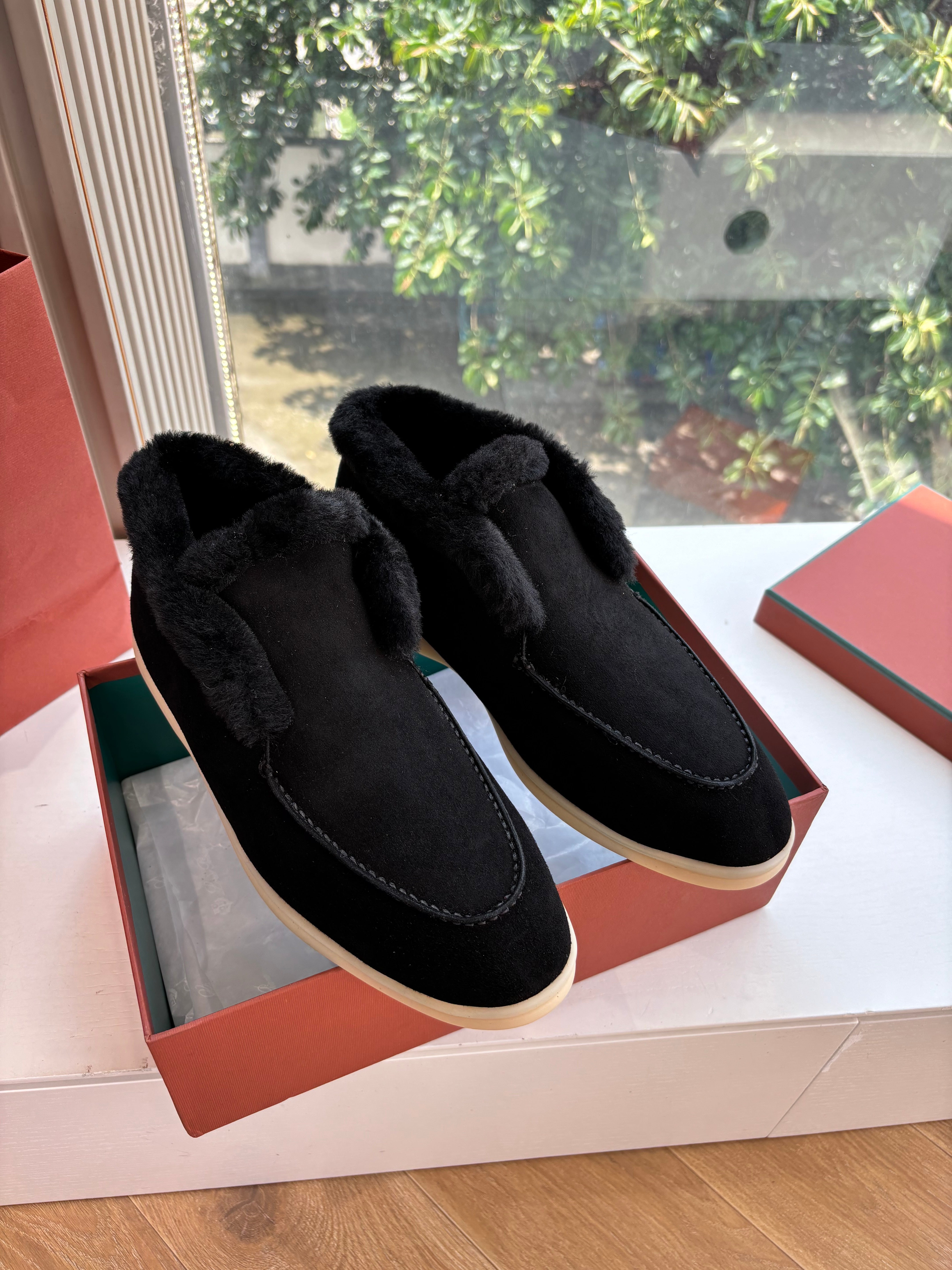LP Open Walk Ankle Boot Black Fur Suede 507424