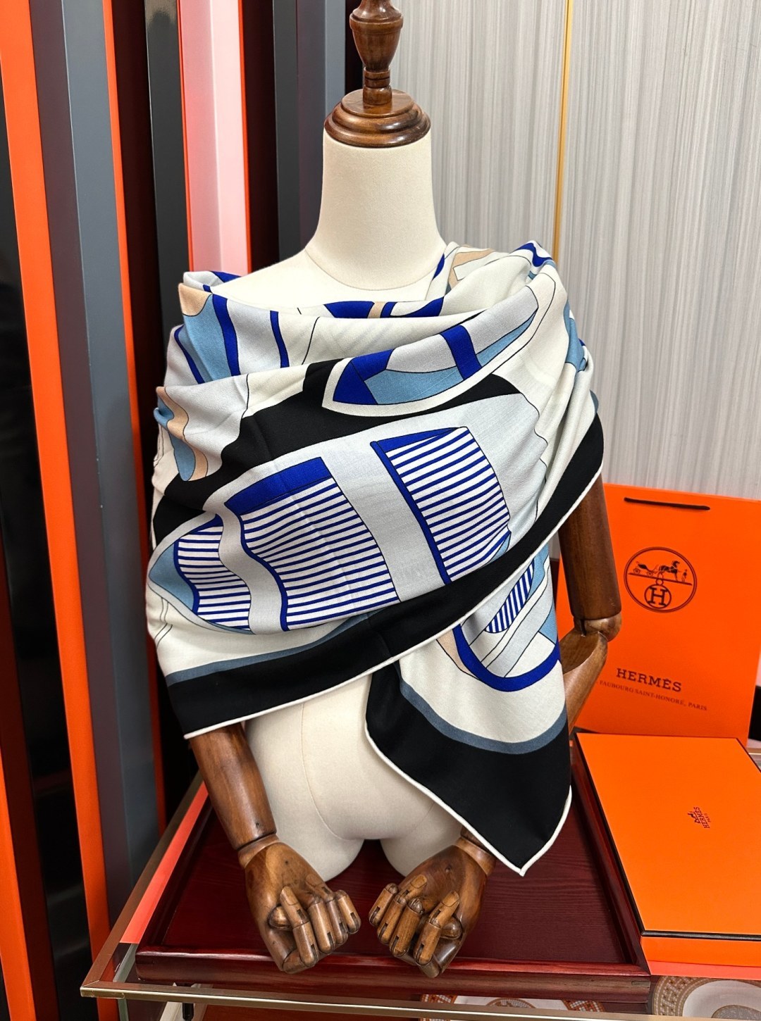 HM 26s Scarf 140 In Cashmere And Silk 454521