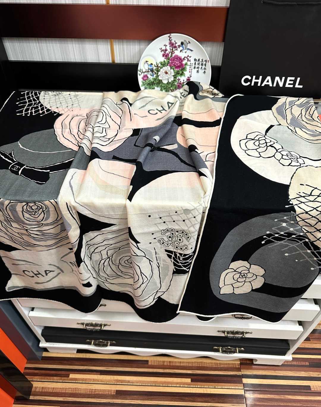 CC 26s Scarf 140 In Cashmere And Silk 475960