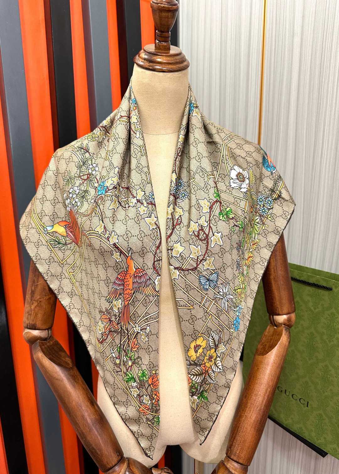 GG Scarf 90x90 Colorful Twill Silk 511172
