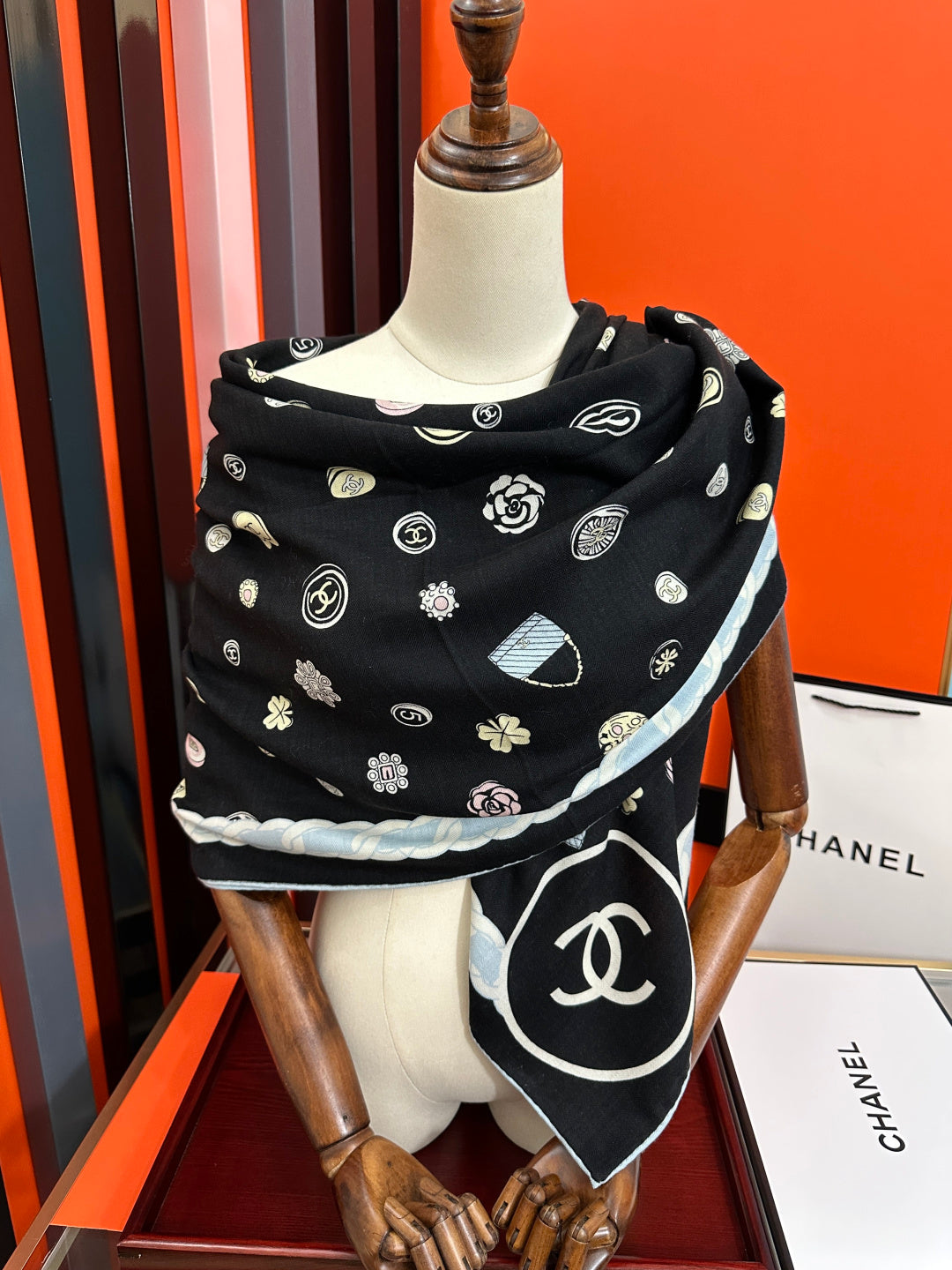 CC 26s Scarf 140 In Cashmere And Silk 445083