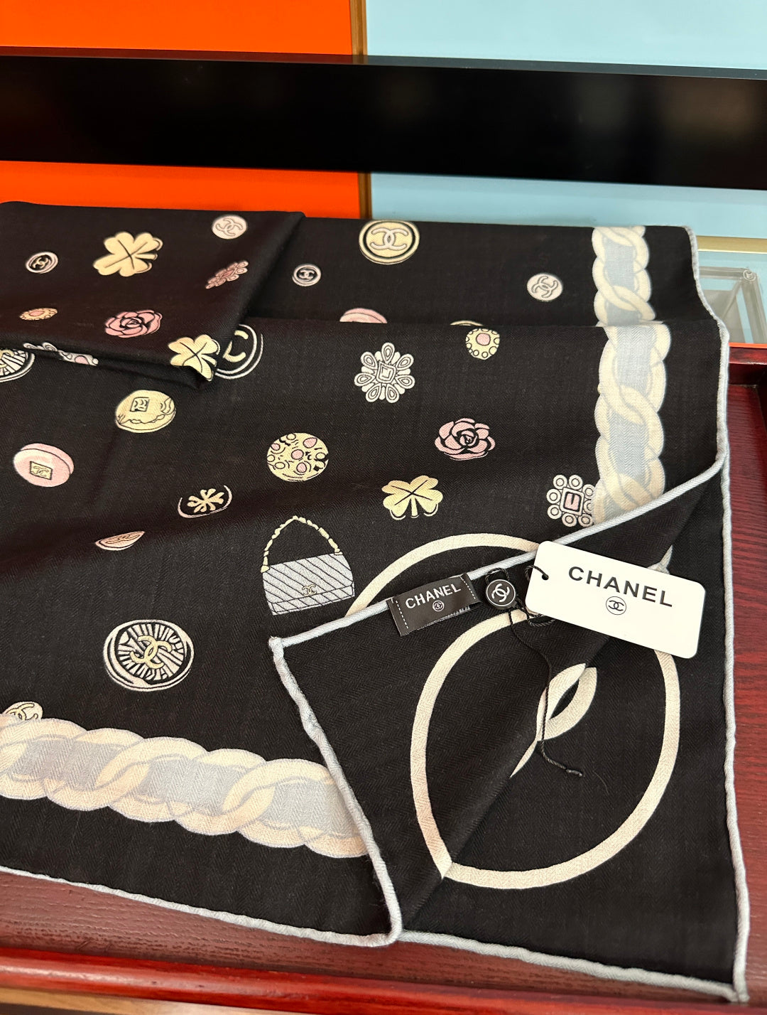CC 26s Scarf 140 In Cashmere And Silk 445083