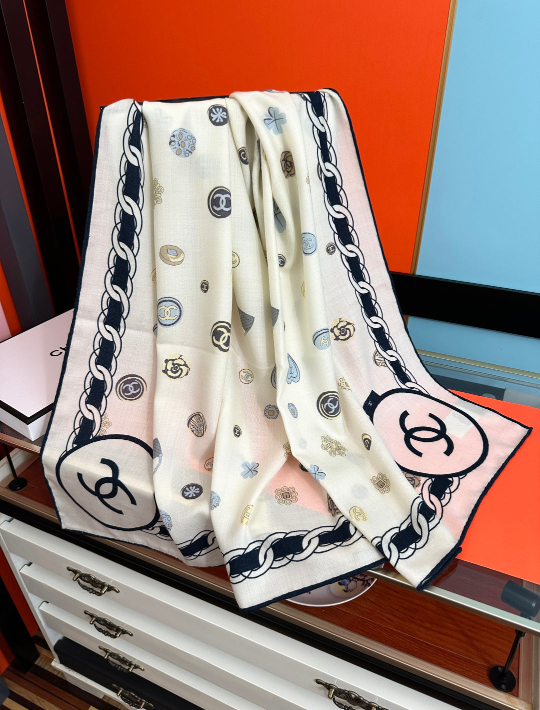 CC 26s Scarf 140 In Cashmere And Silk 445084