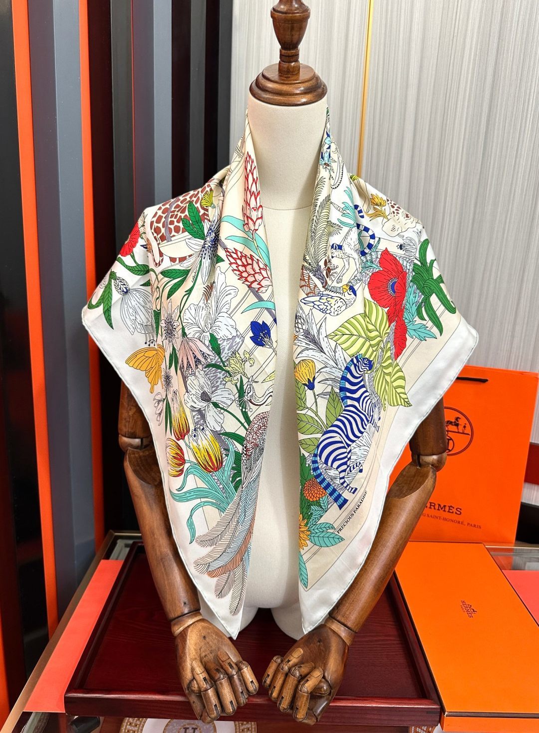 HM Scarf 90x90 Colorful Twill Silk 461775