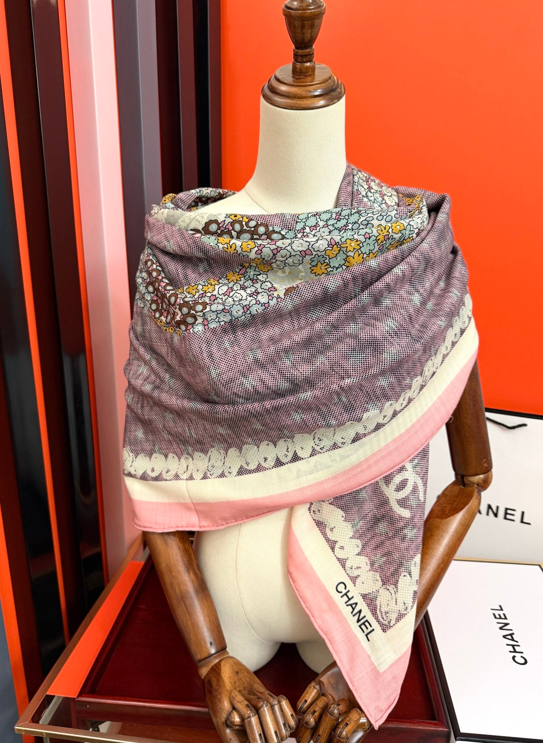 CC 26s Scarf 140 In Cashmere And Silk 521955