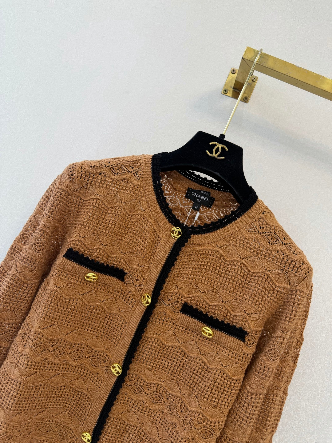 CC 26s Crew Neck Long-Sleeved Cardigan Camel Black Wool 423119