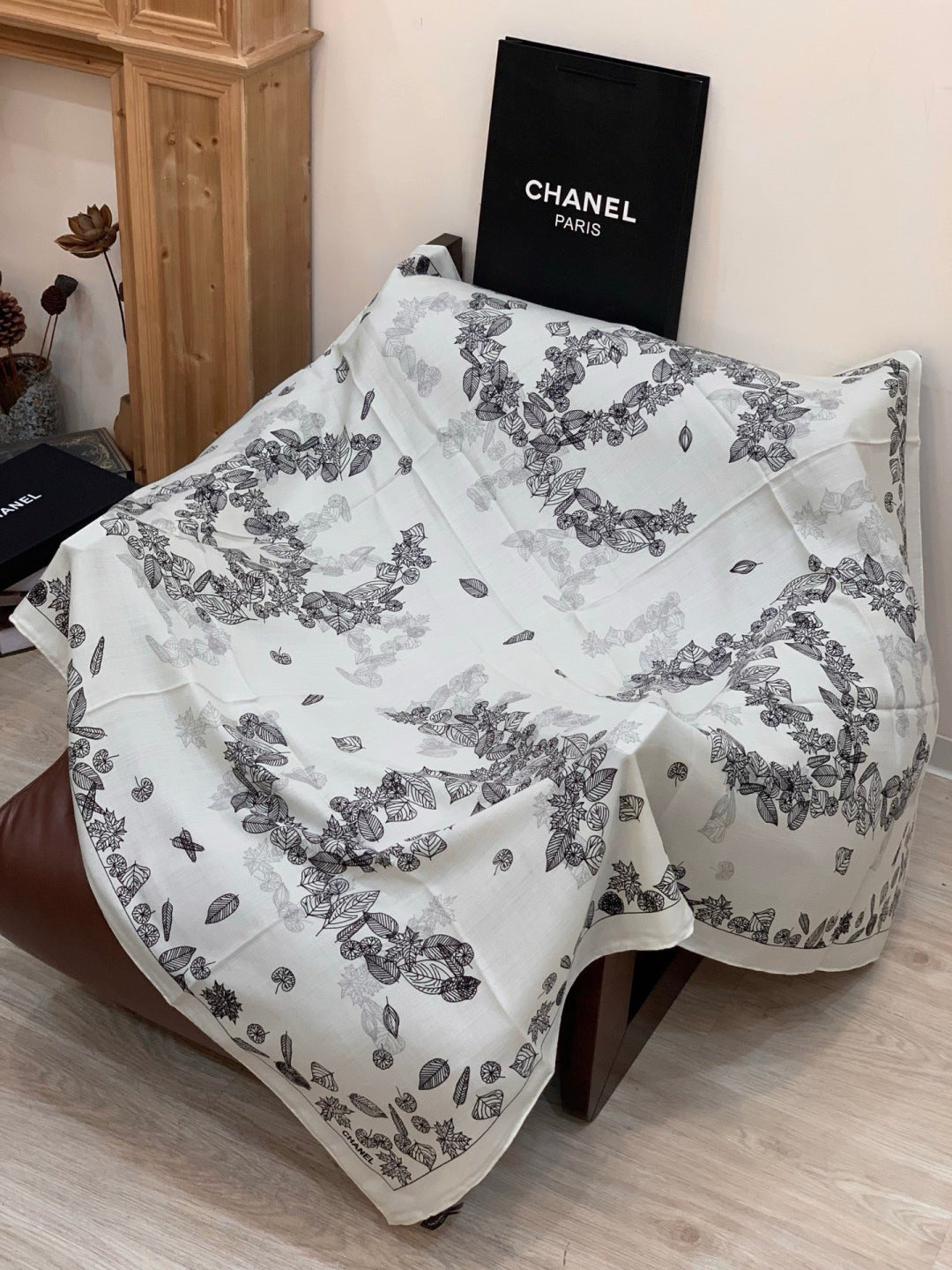 CC Scarf 140cm White Silk Cashmere 143728