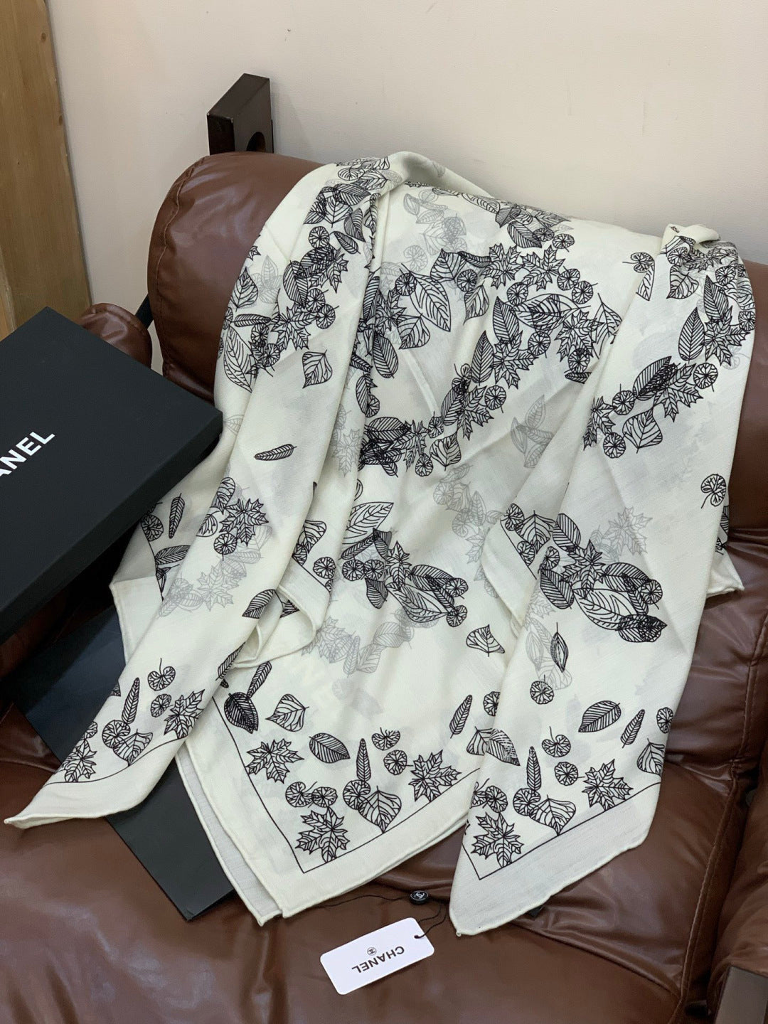 CC Scarf 140cm White Silk Cashmere 143728