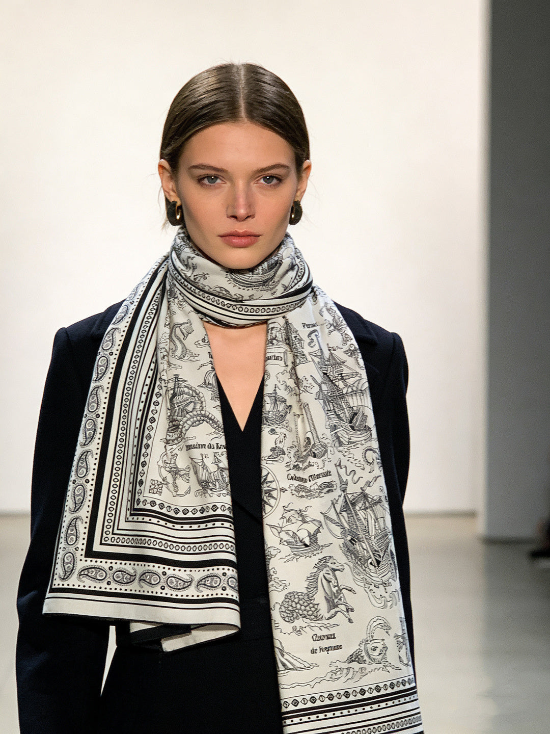 HM 26s Double-sided Scarf 140cm Black White Silk Cashmere 153144