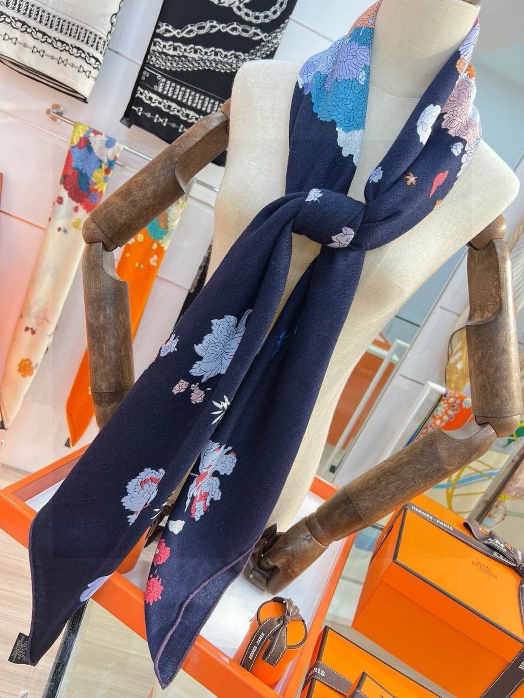 HM 26s Scarf 140 In Cashmere And Silk 303342