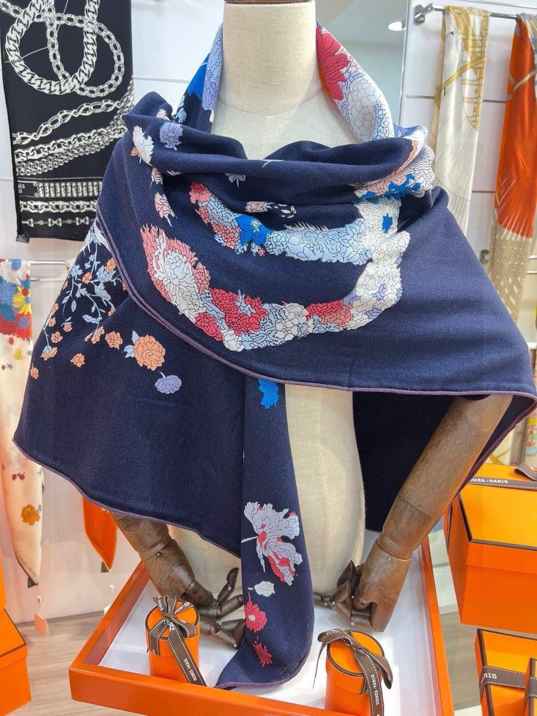 HM 26s Scarf 140 In Cashmere And Silk 303342
