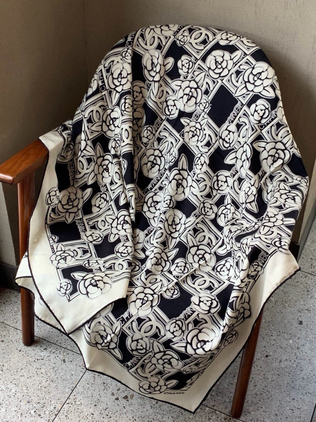 Chanel 26s Scarf 140 In Cashmere Silk 309373