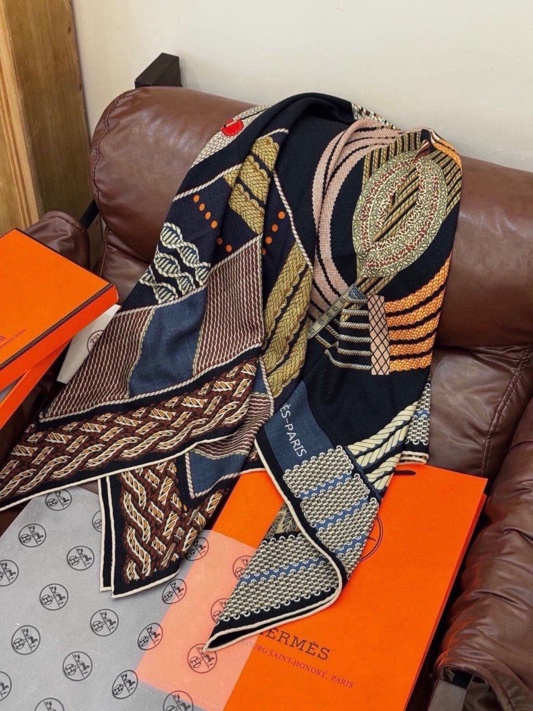 HM 26s Scarf 140 In Cashmere And Silk 446741