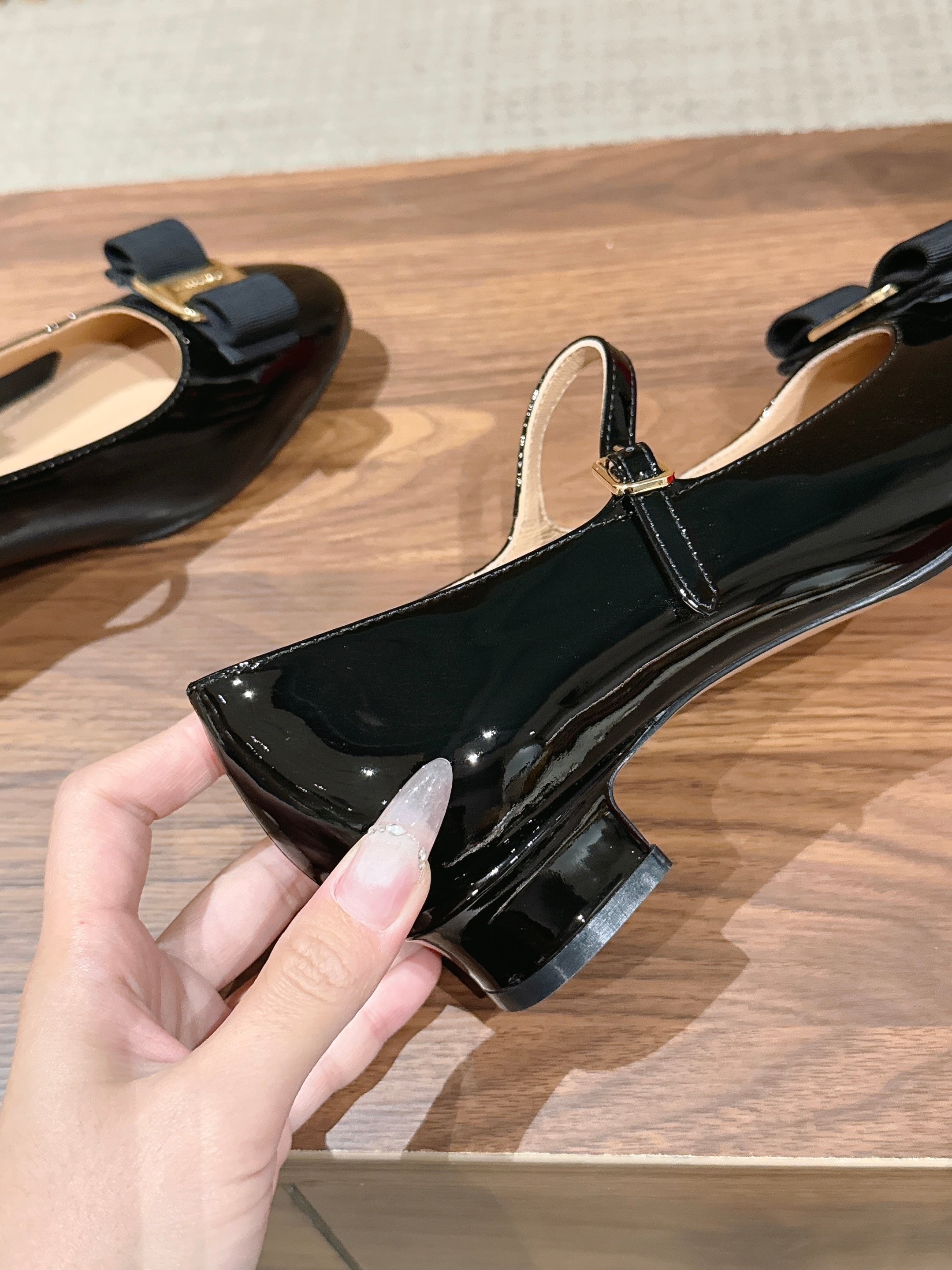 Ferragamo Vara Bow Mary Jane 3cm Black Patent Leather 693008