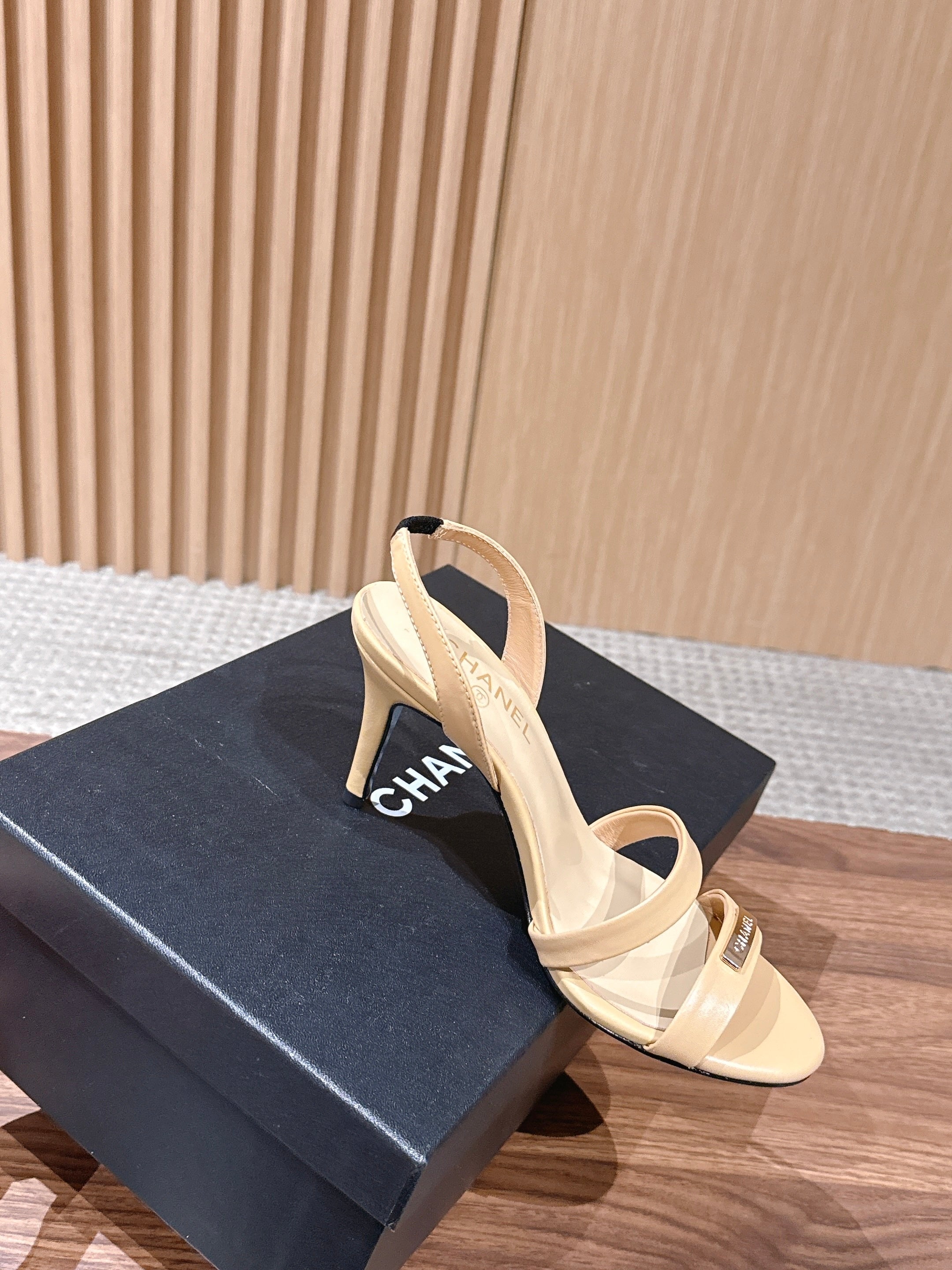 CC 26SS Sandal 8.5cm Beige Elephant Leather 692565