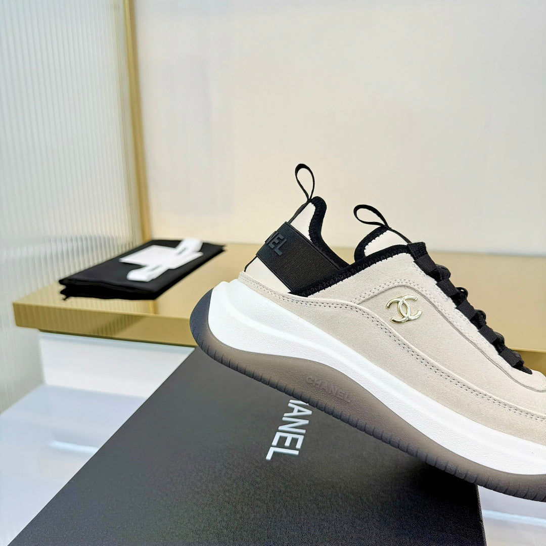 CC 26s Casual Sneakers Light Cream Suede 928037