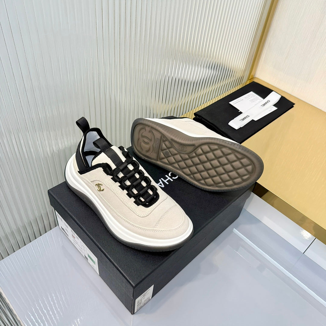 CC 26s Casual Sneakers Light Cream Suede 928037