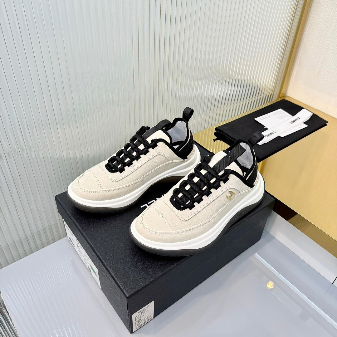 CC 26s Casual Sneakers Light Cream Suede 928037