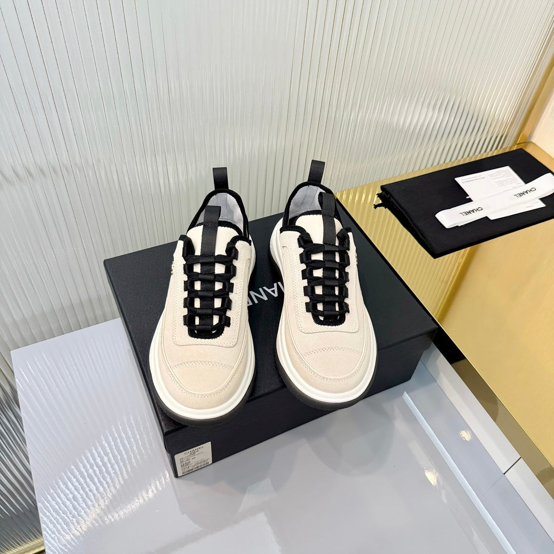 CC 26s Casual Sneakers Light Cream Suede 928037