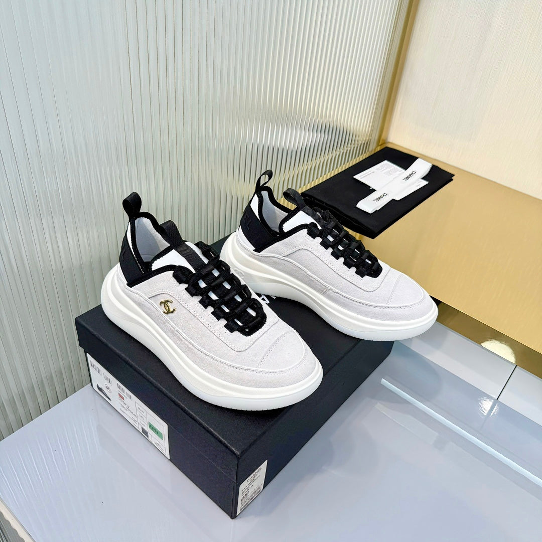CC 26s Casual Sneakers Cream Suede 928043