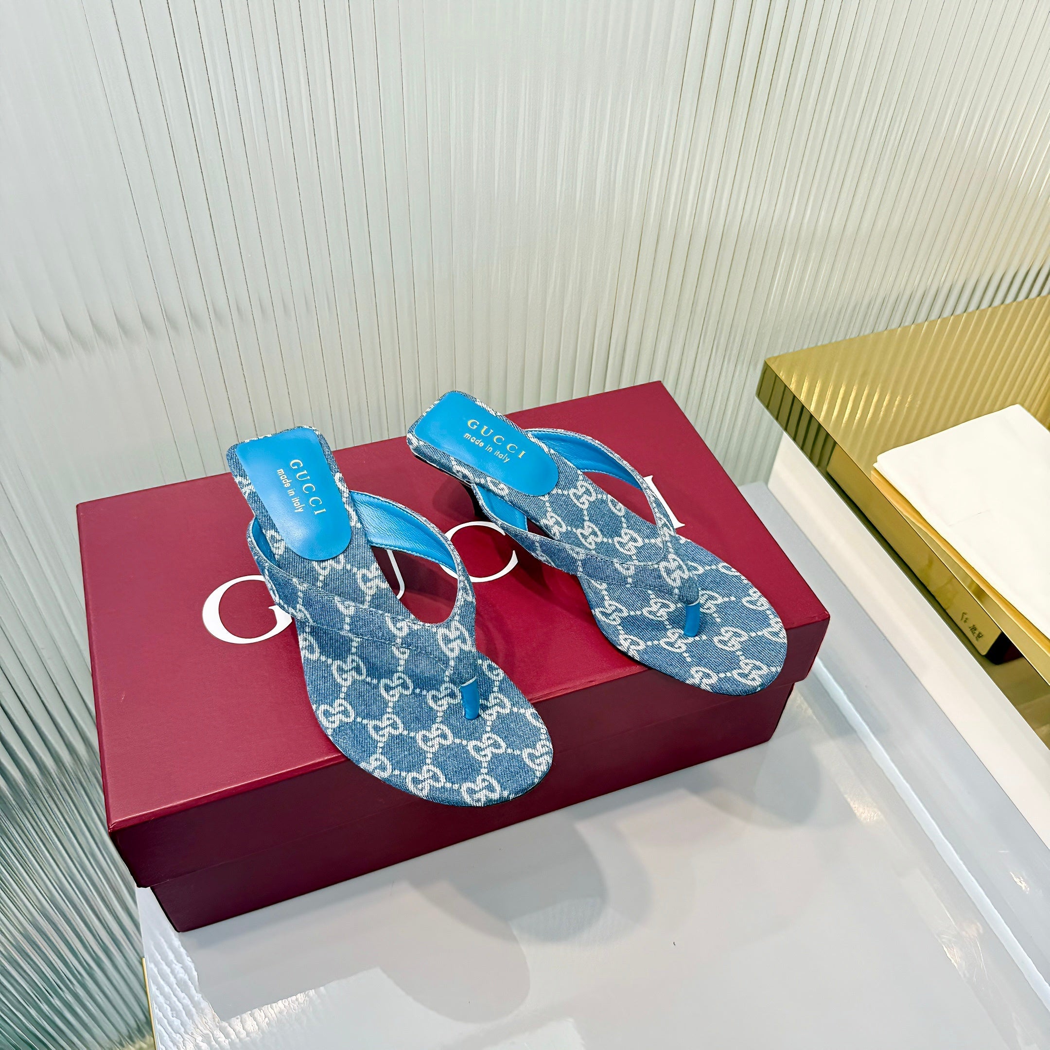 GG Vittoria Thong Sandals Blue Canvas 714873