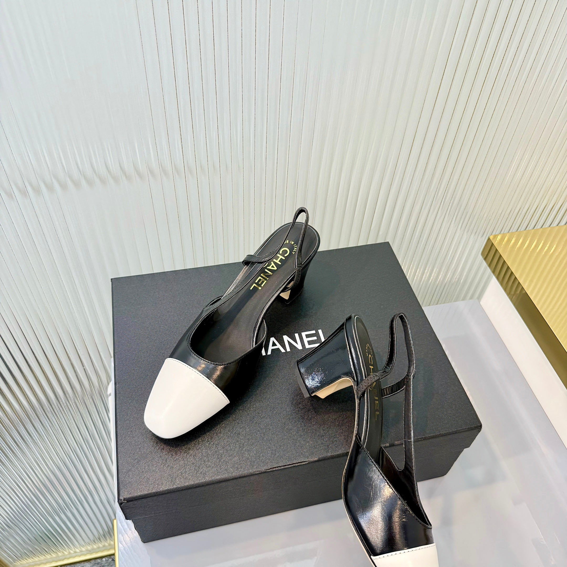 CC 26 Slingback High Heel 6.5cm White Black Lambskin 714022