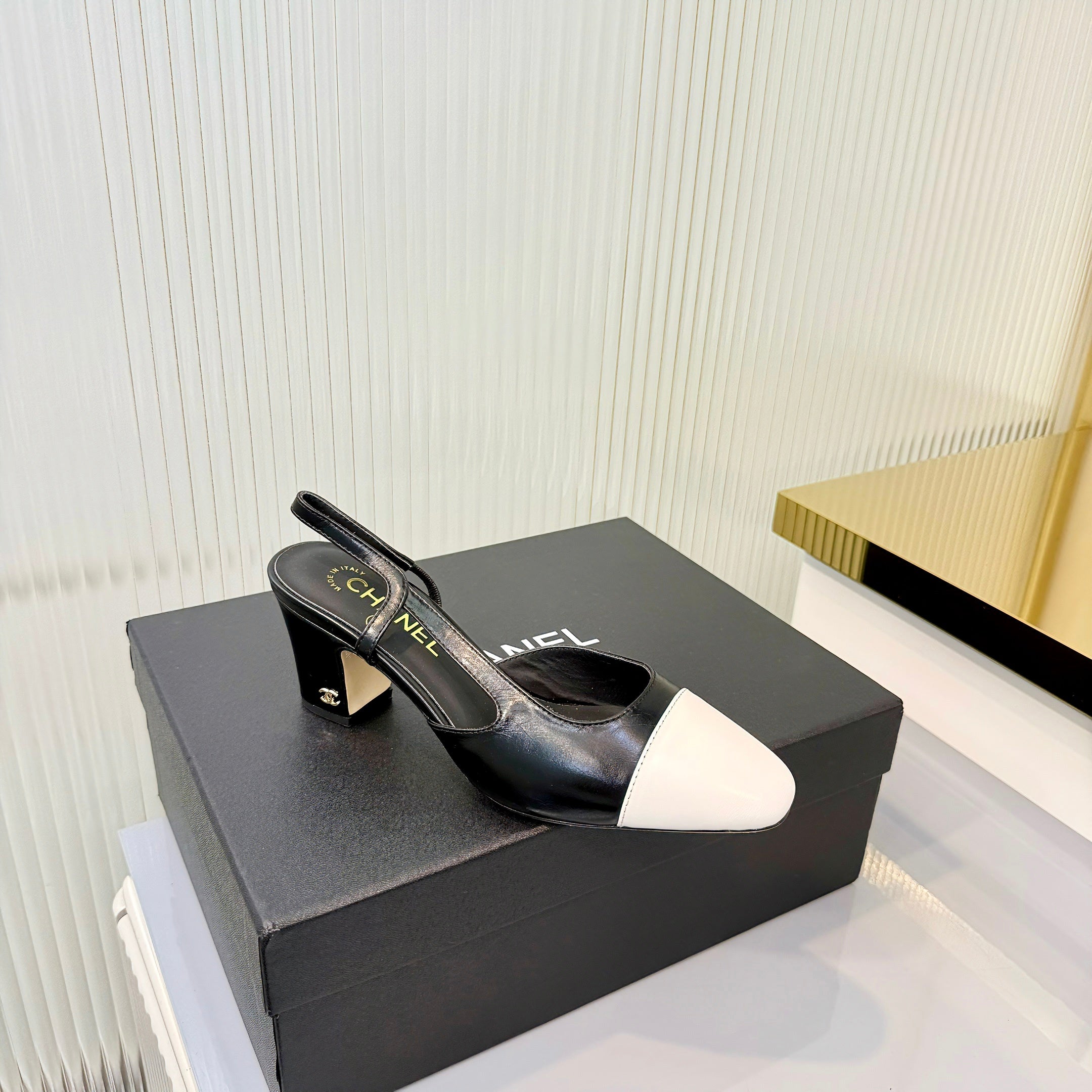 CC 26 Slingback High Heel 6.5cm White Black Lambskin 714022