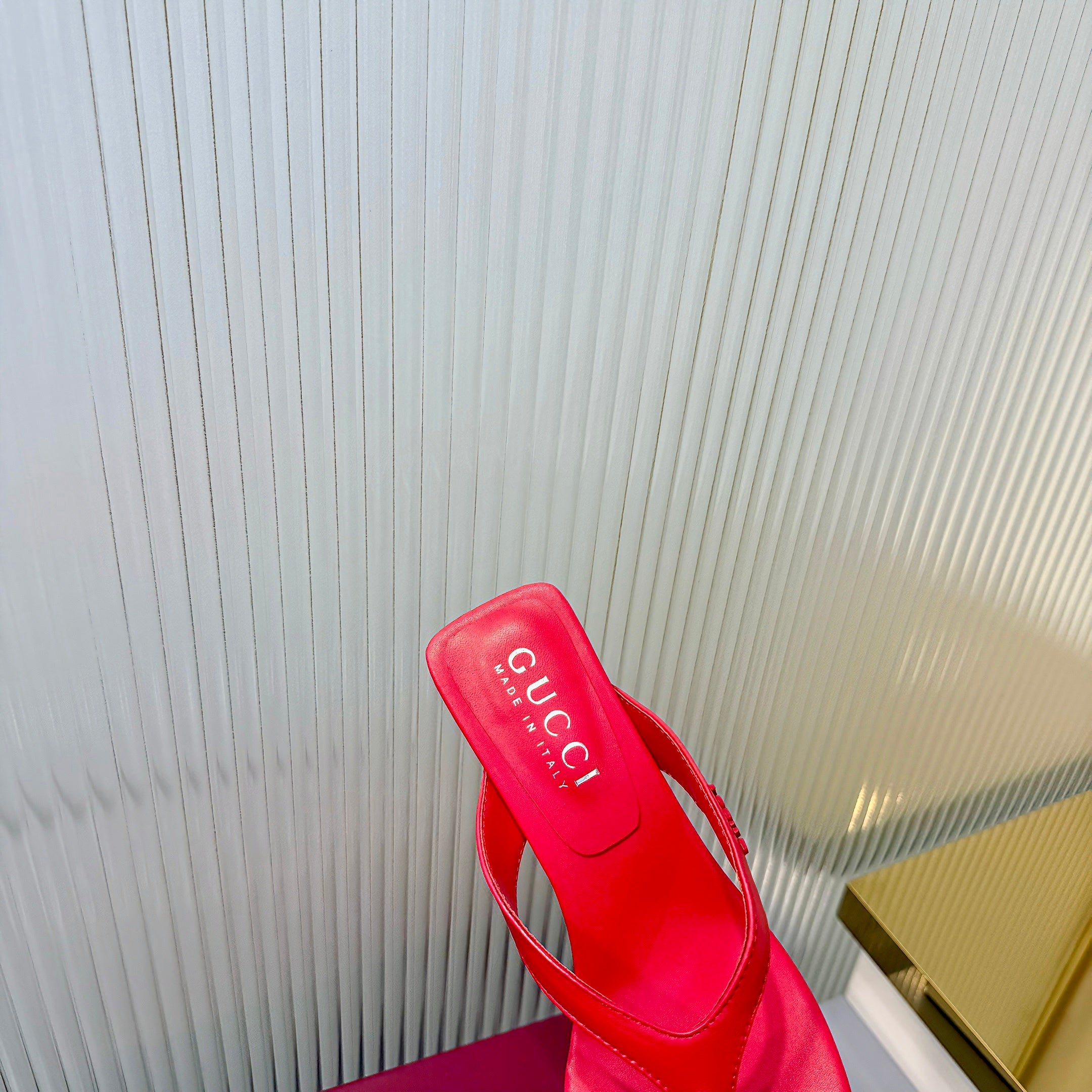 GG Vittoria Thong Sandals Red Leather 714885