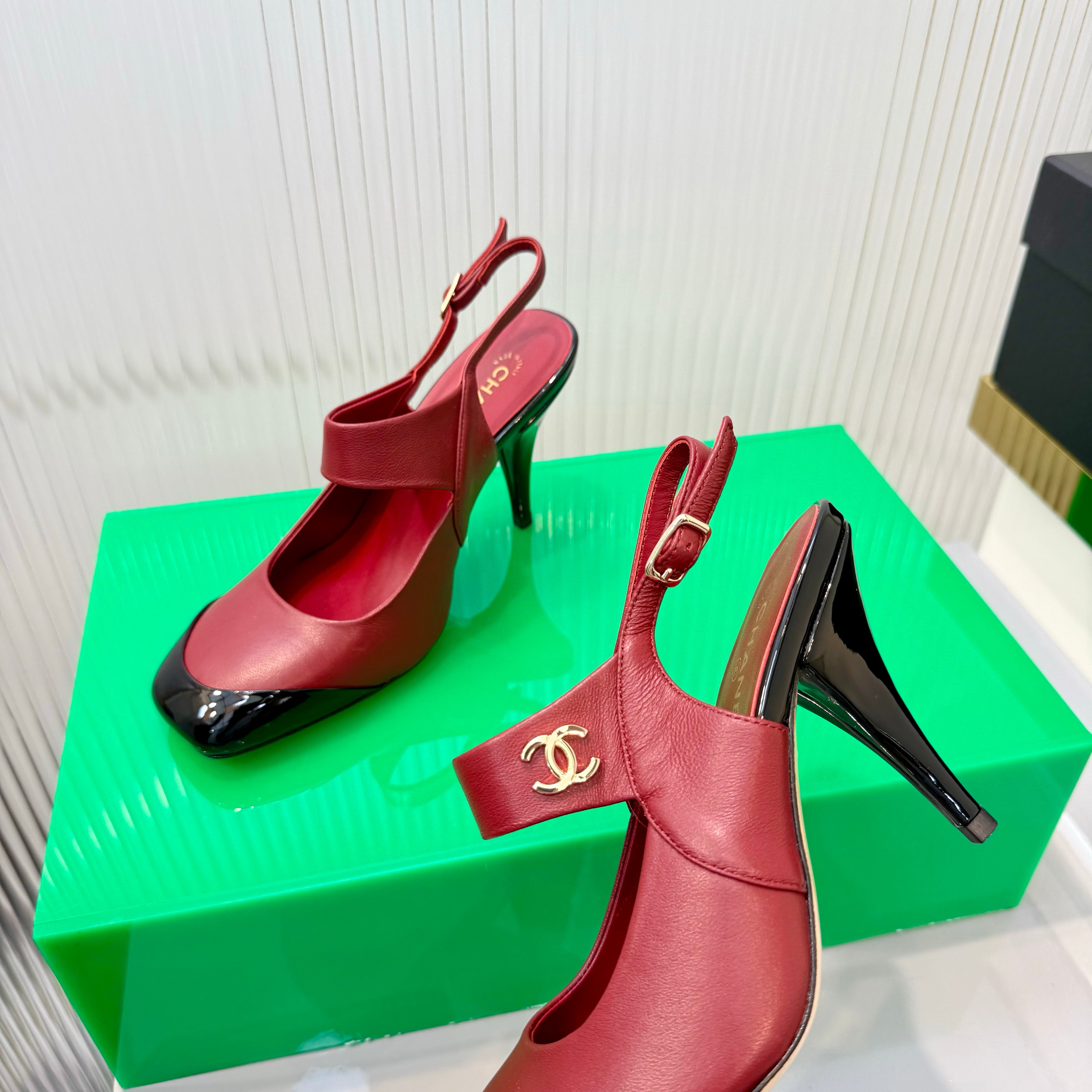 CC 26s Slingback 8.5cm Black Burgundy Lambskin Patent Leather 924360