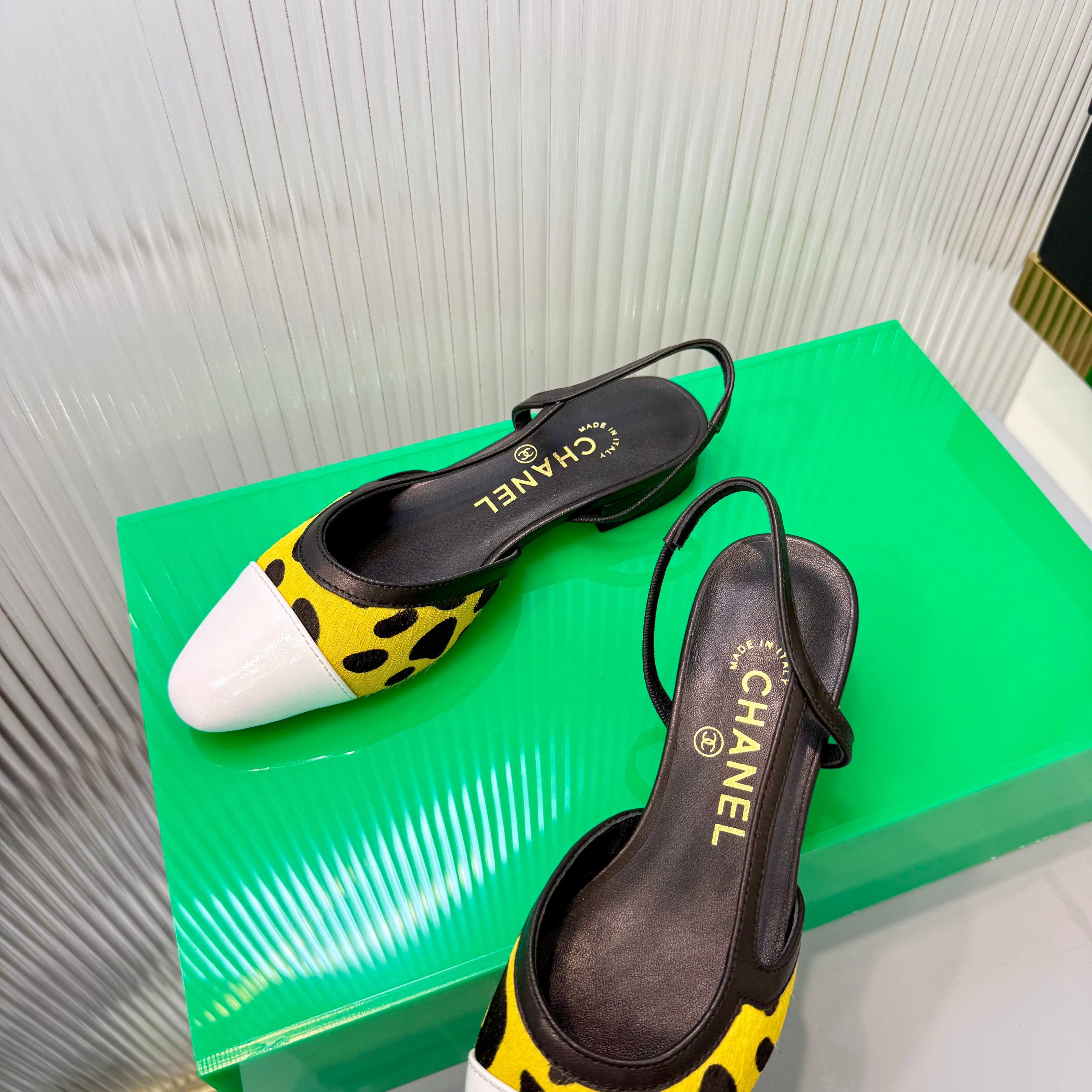 CC Slingback Flat White Yellow Leopard-Print Leather 923832