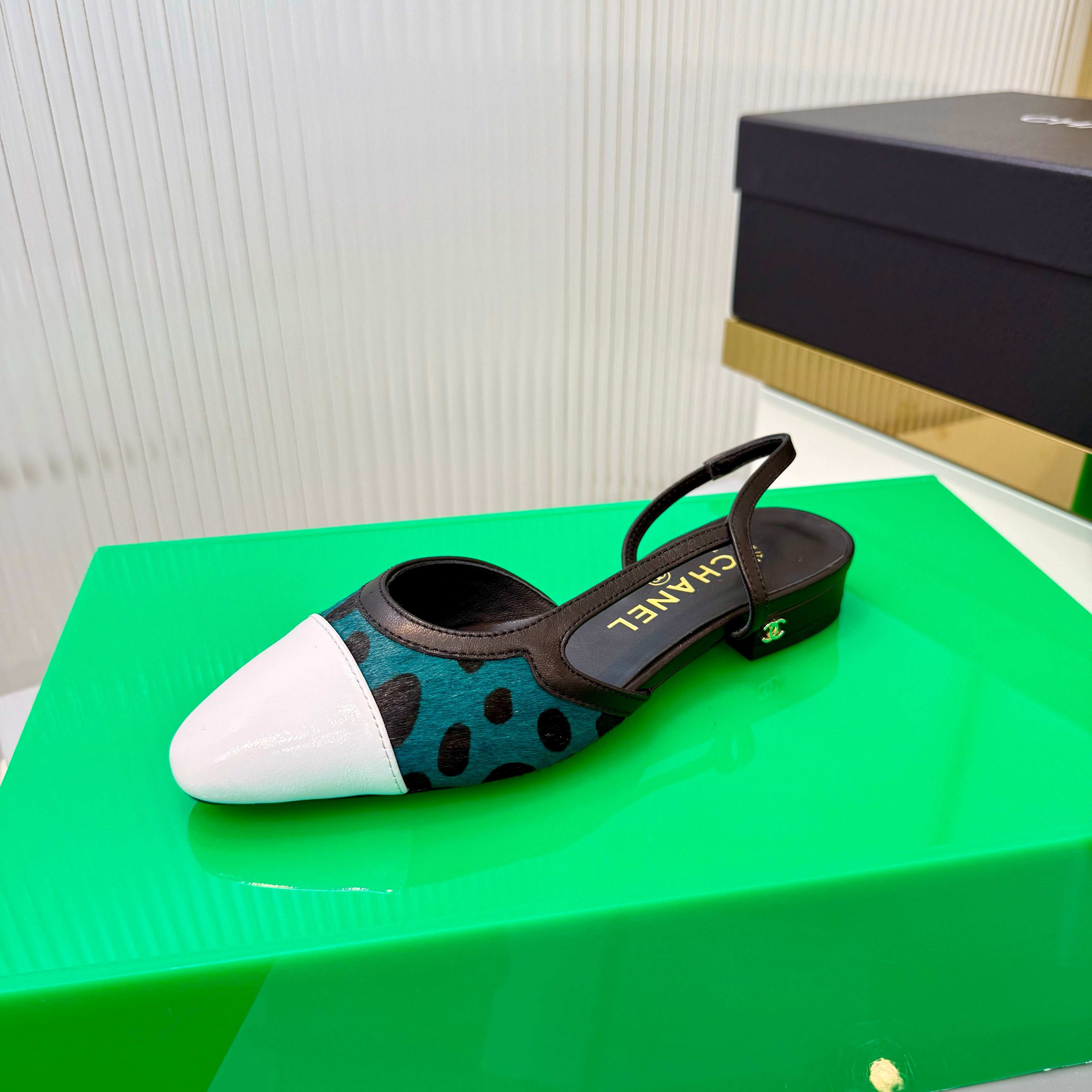 CC Slingback Flat White Teal Green Leopard-Print Leather 923833